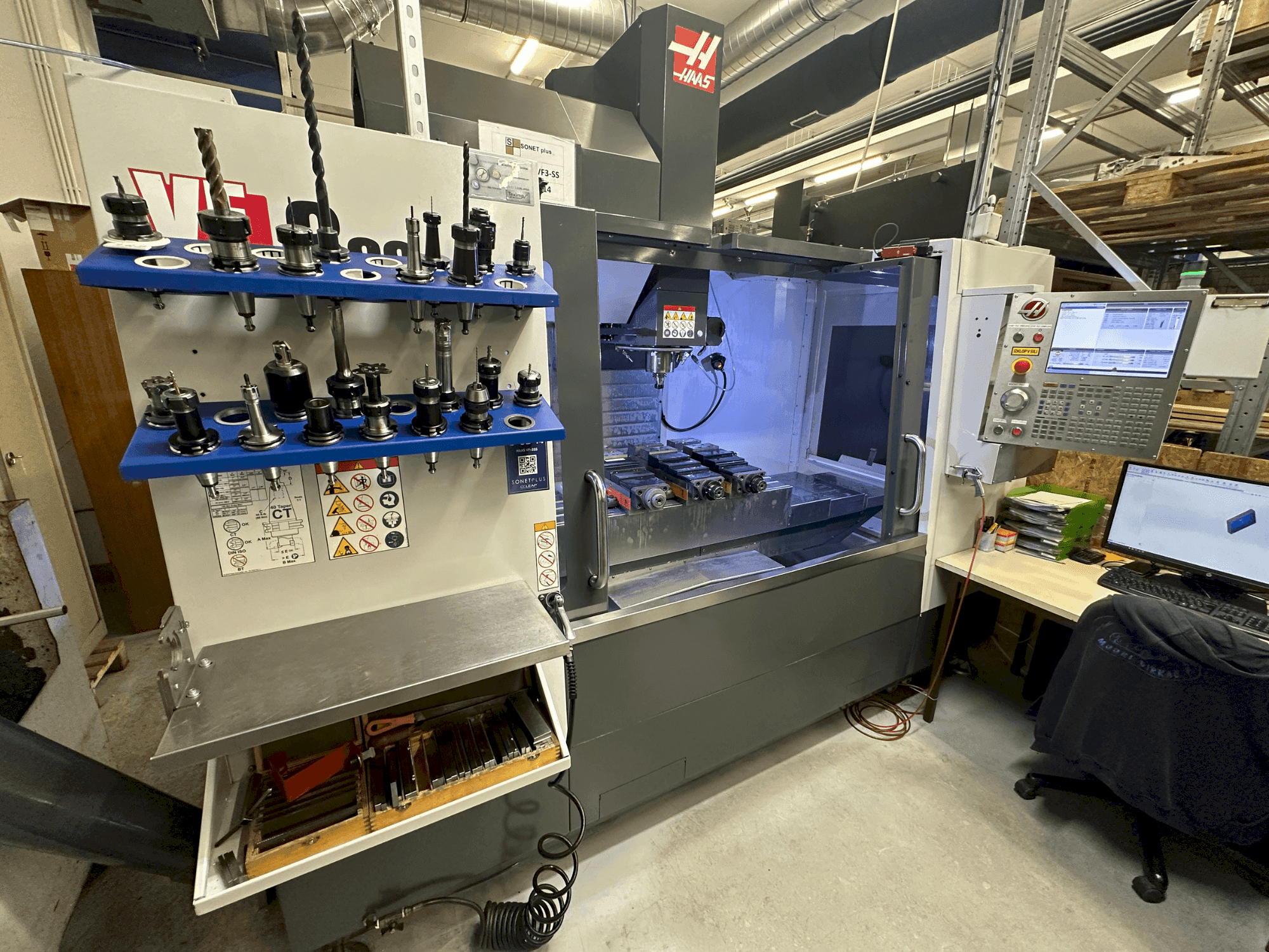 Front view of HAAS VF-3SS machine