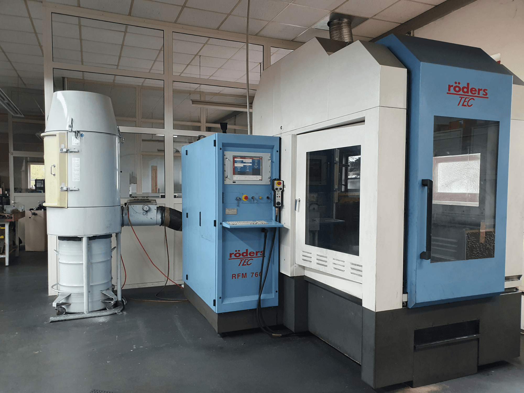 RÖDERS RFM 760/2 Universal Machining Centre, front view, featuring a control panel and attached dust collector.
