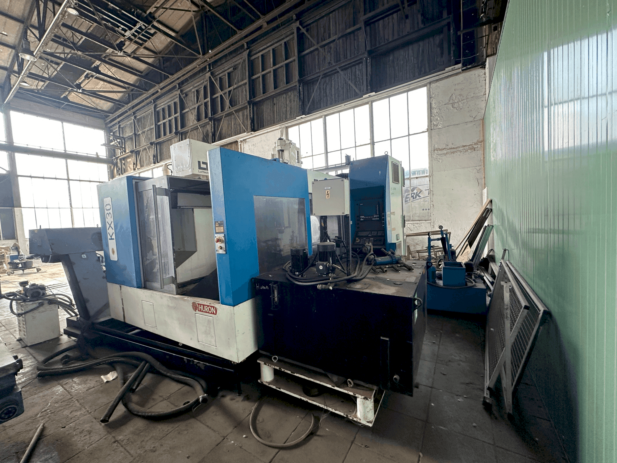 Front view of Huron KX30 machine