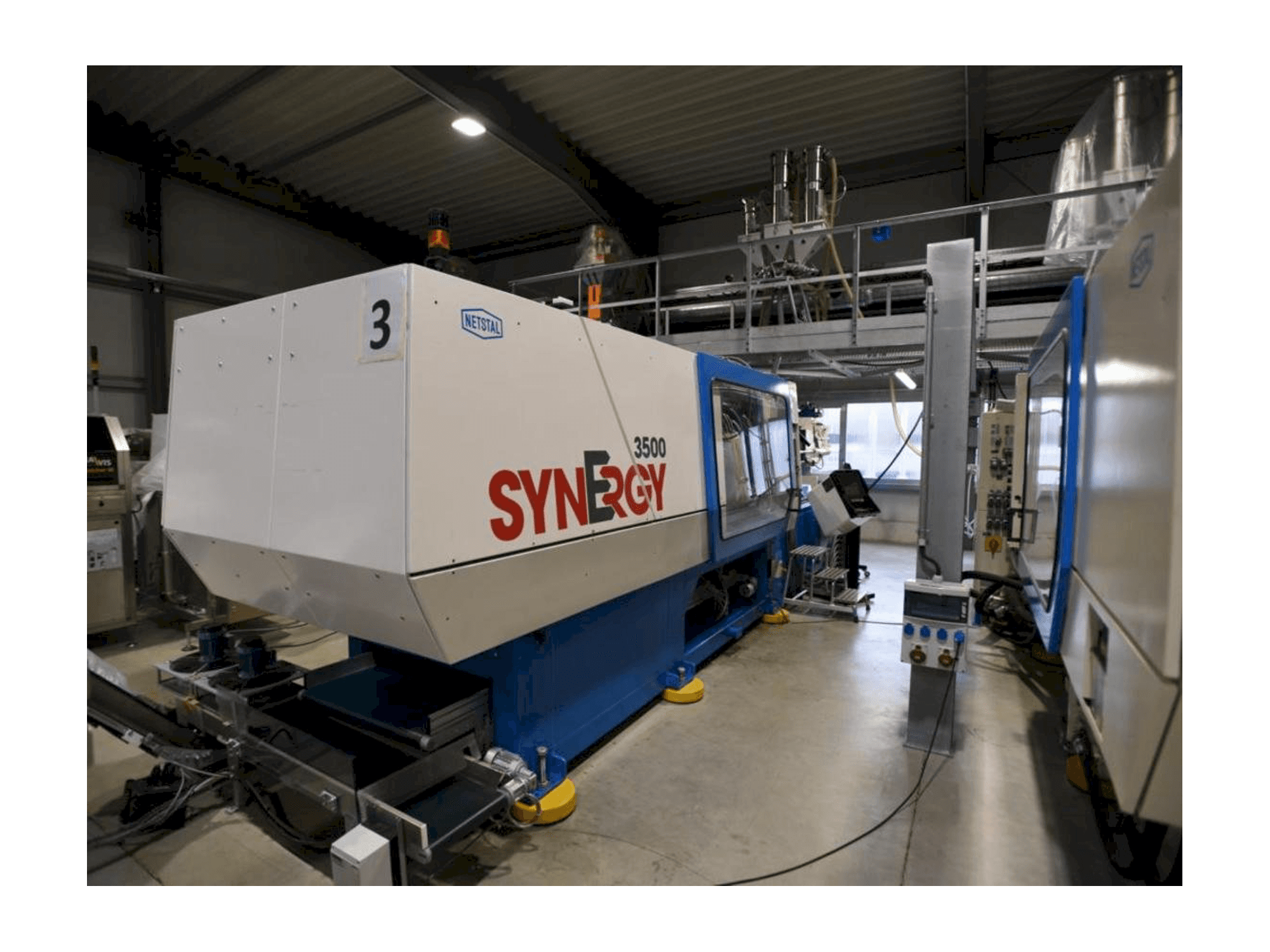 Front view of Netstal SynErgy 3500-2150 machine