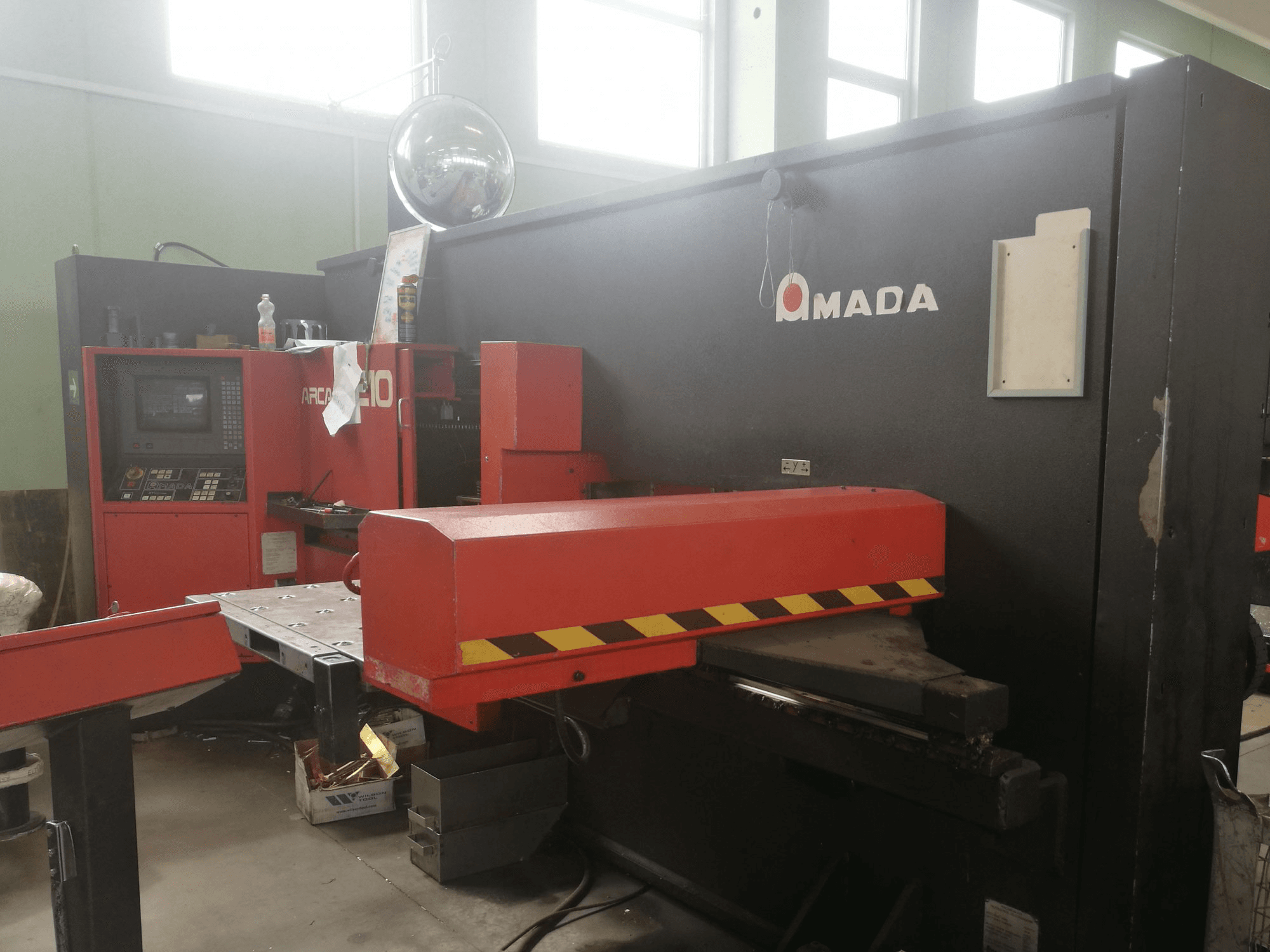 Right view of AMADA ARCADE 210 Machine