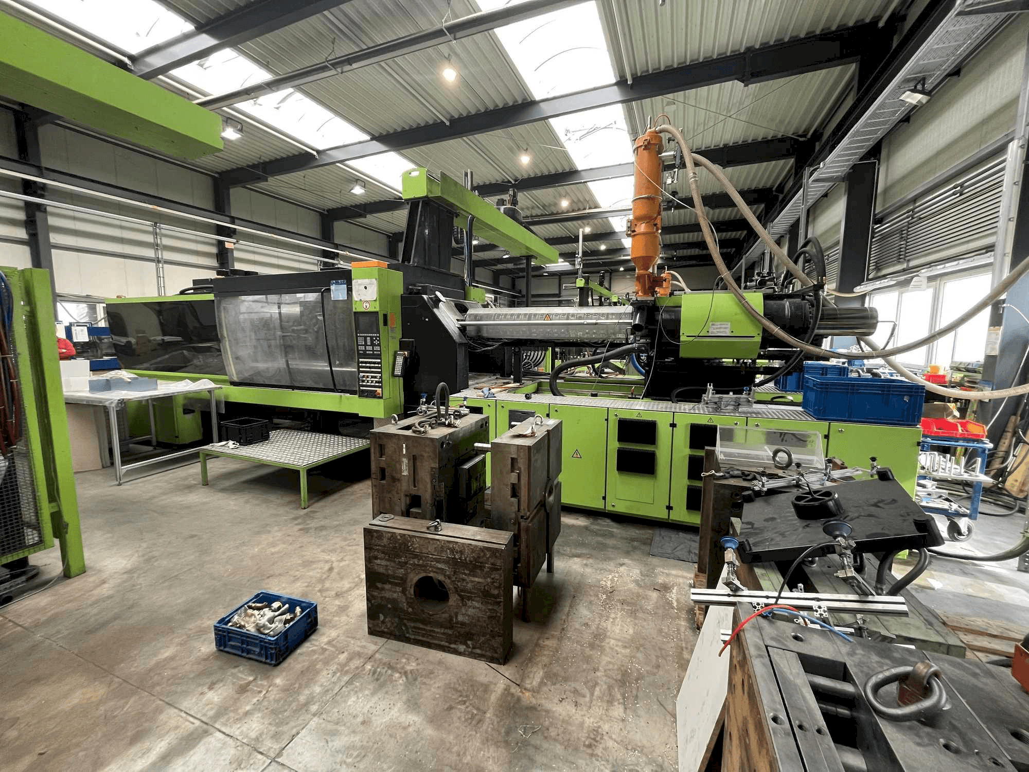 Front view of Engel ES 5550/600 HL-V machine