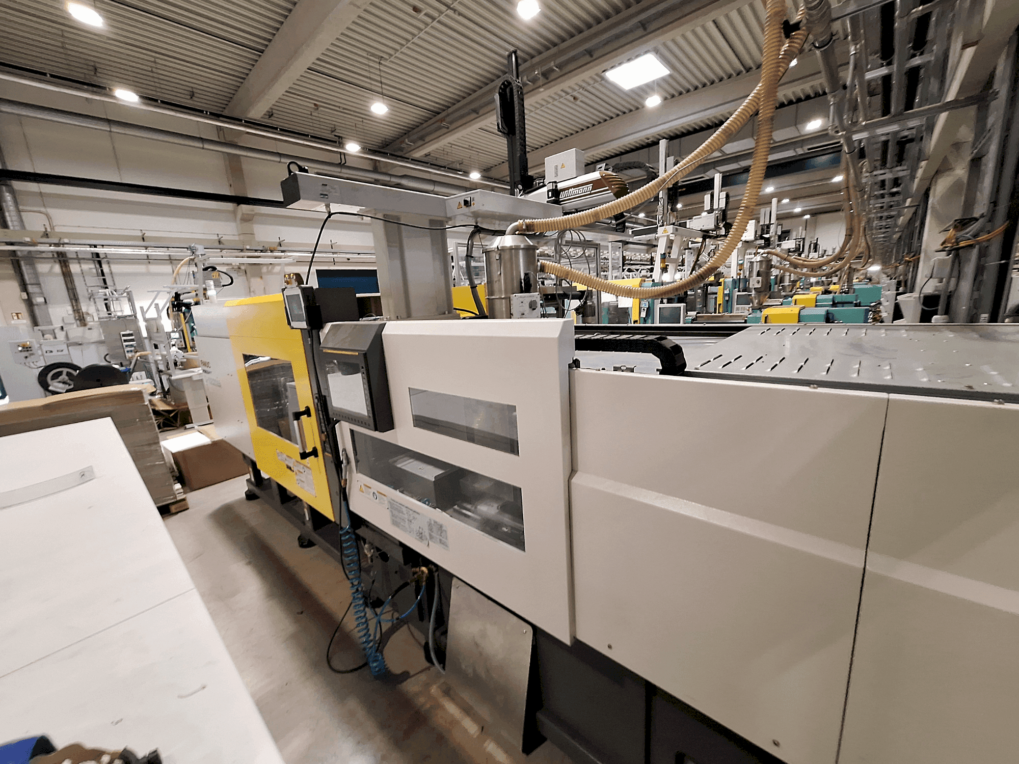 Front view of FANUC Roboshot S220iA machine
