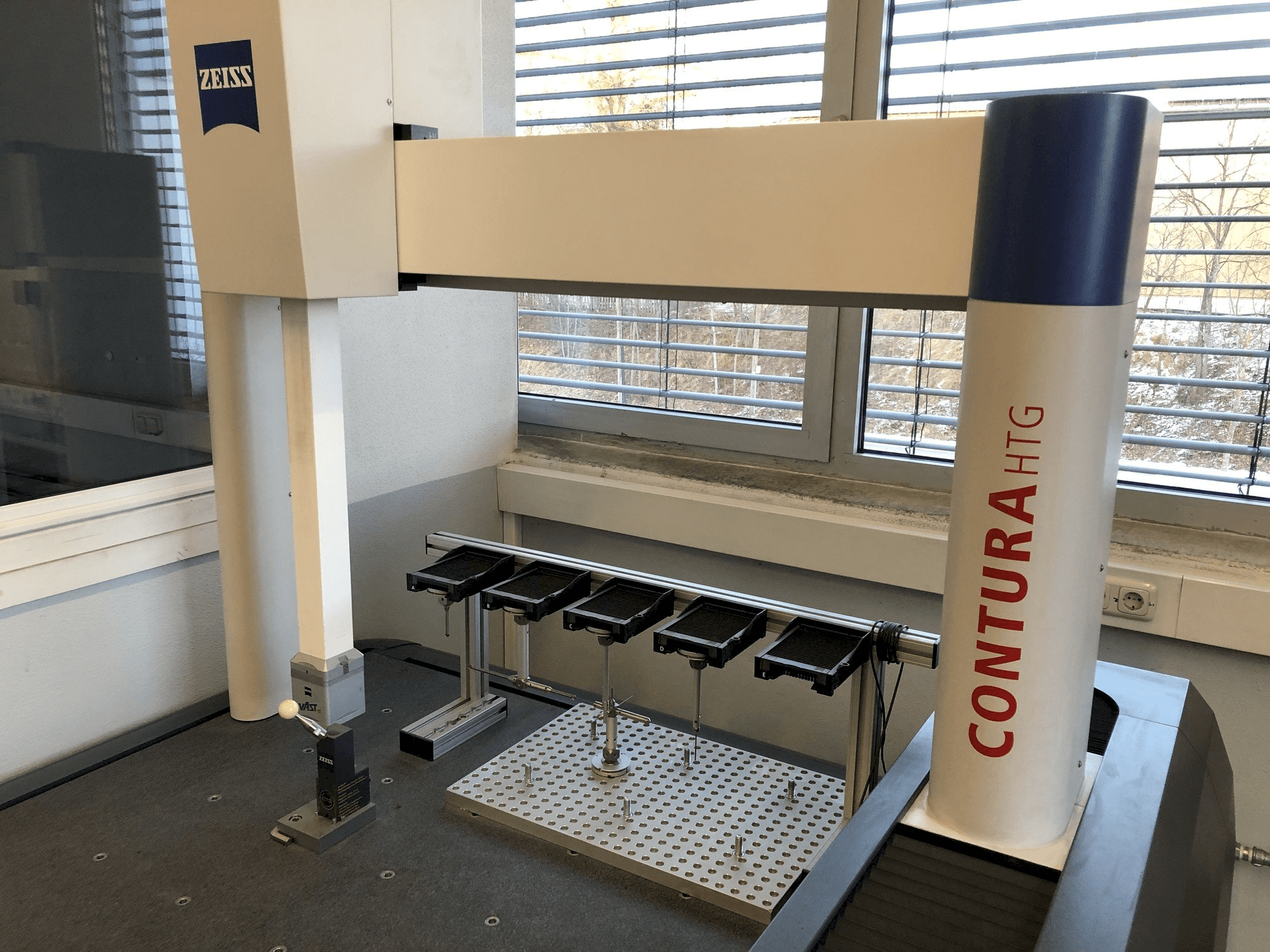 Front view of CONTURA 10/16/6 machine