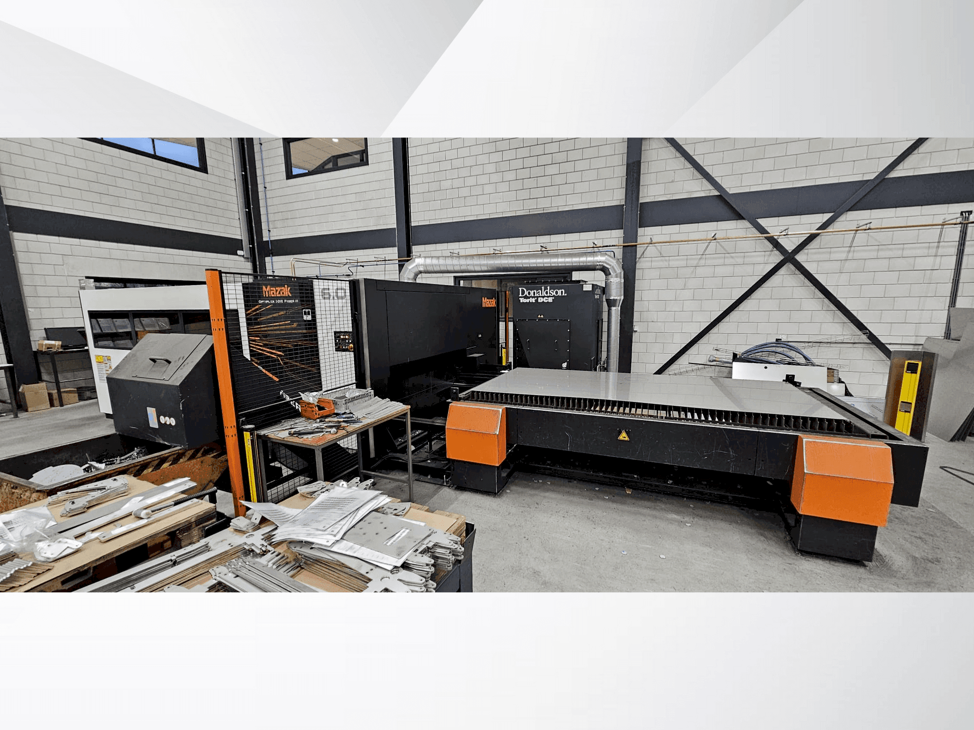Front view of Mazak Optiplex 3015 Fiber III 6,0kW machine