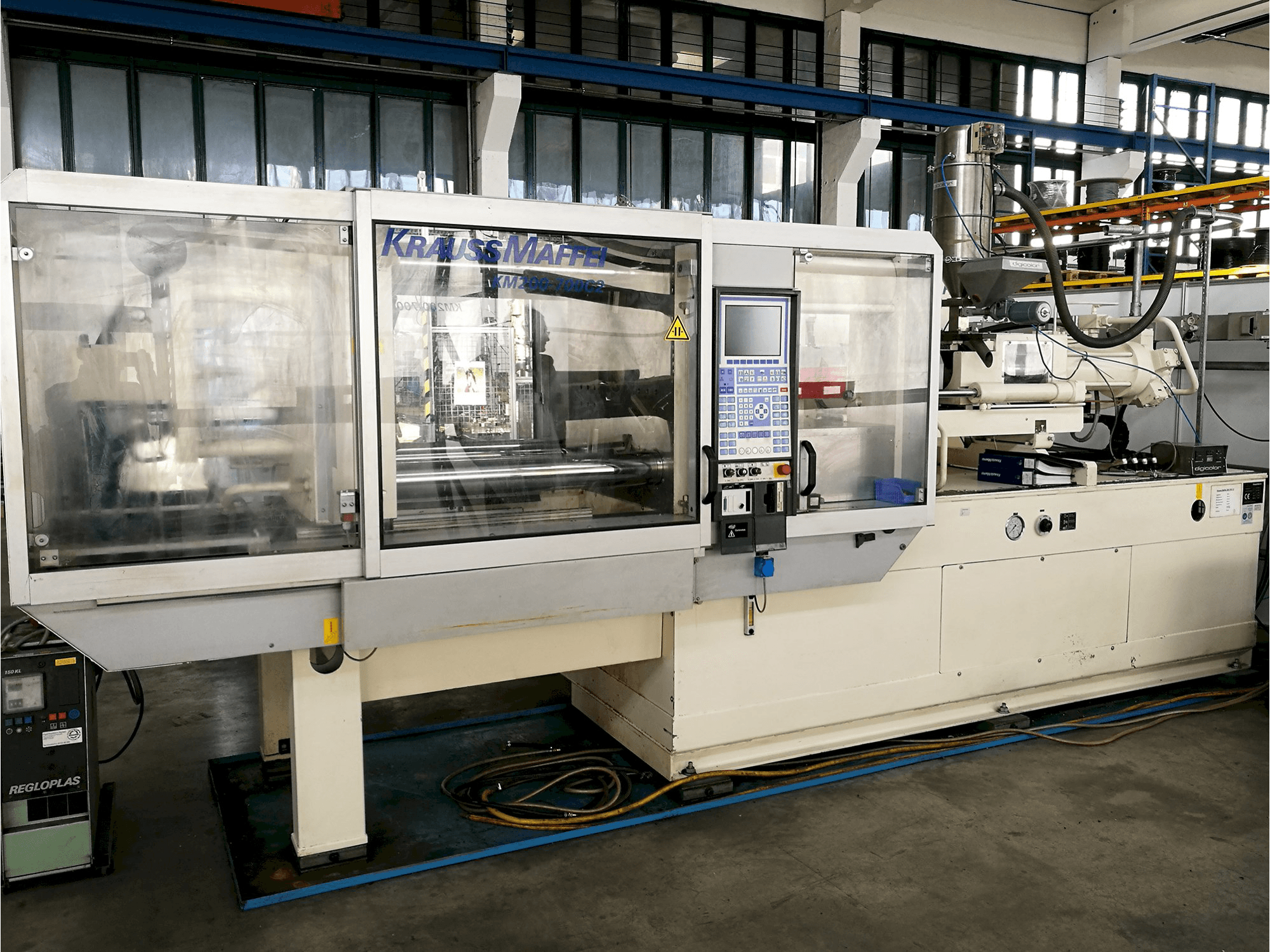 Front view of Krauss Maffei 200-700 C2 Machine