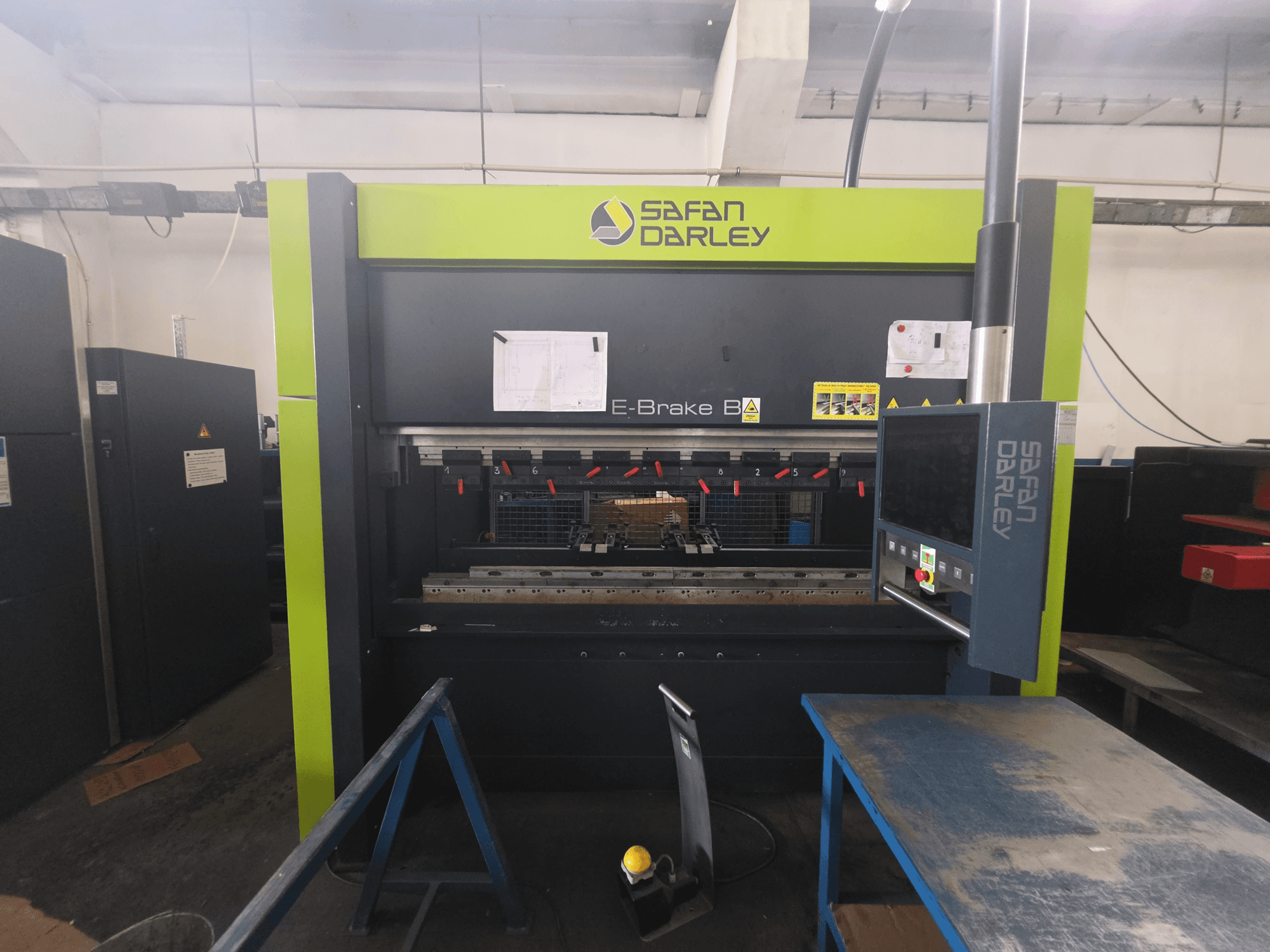 SAFAN E-Brake B 50-2050 press brake viewed from the front, featuring control panel, clamps, and machine specs on display.