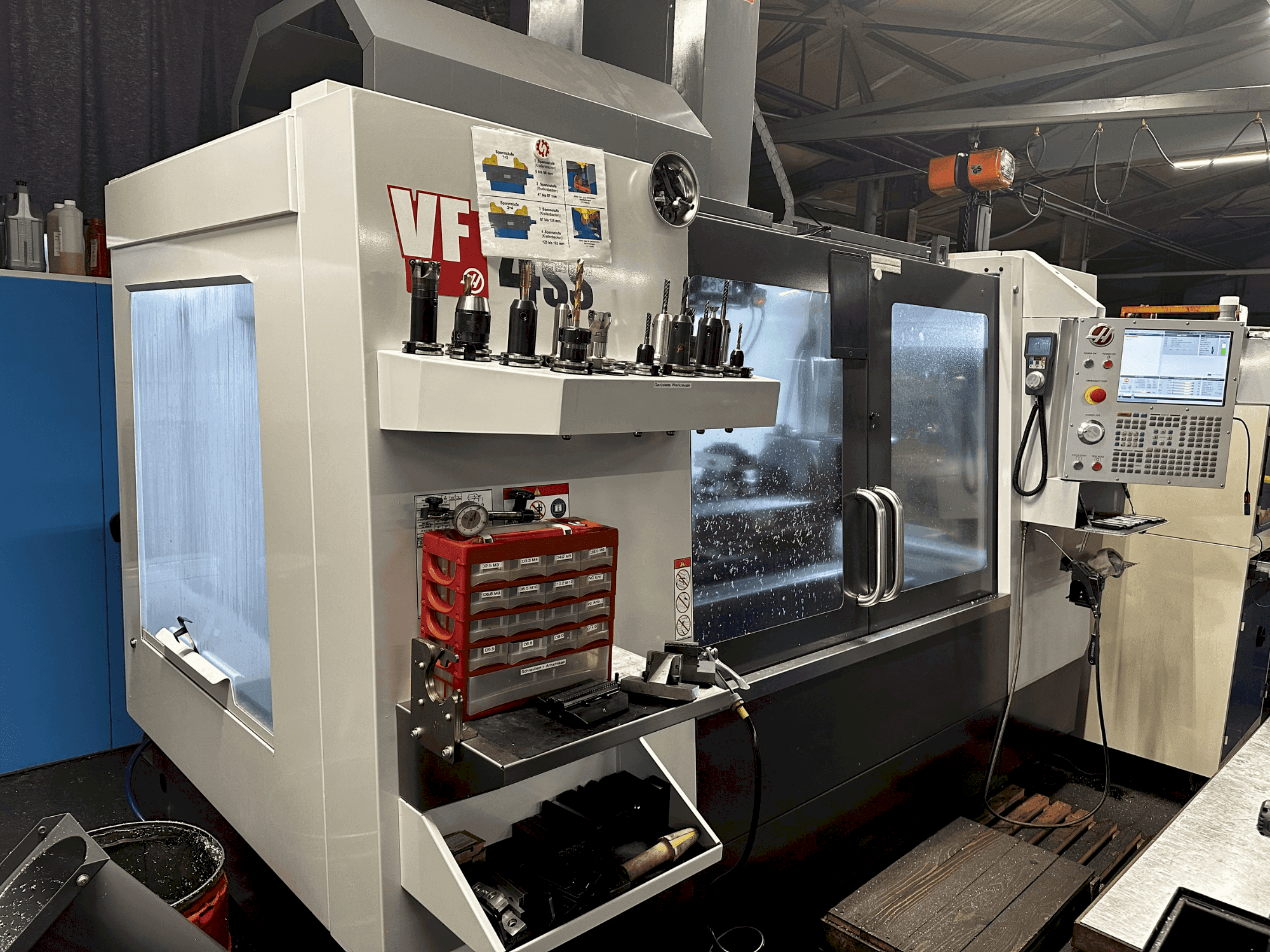 Front view of HAAS VF-4SS-EU machine