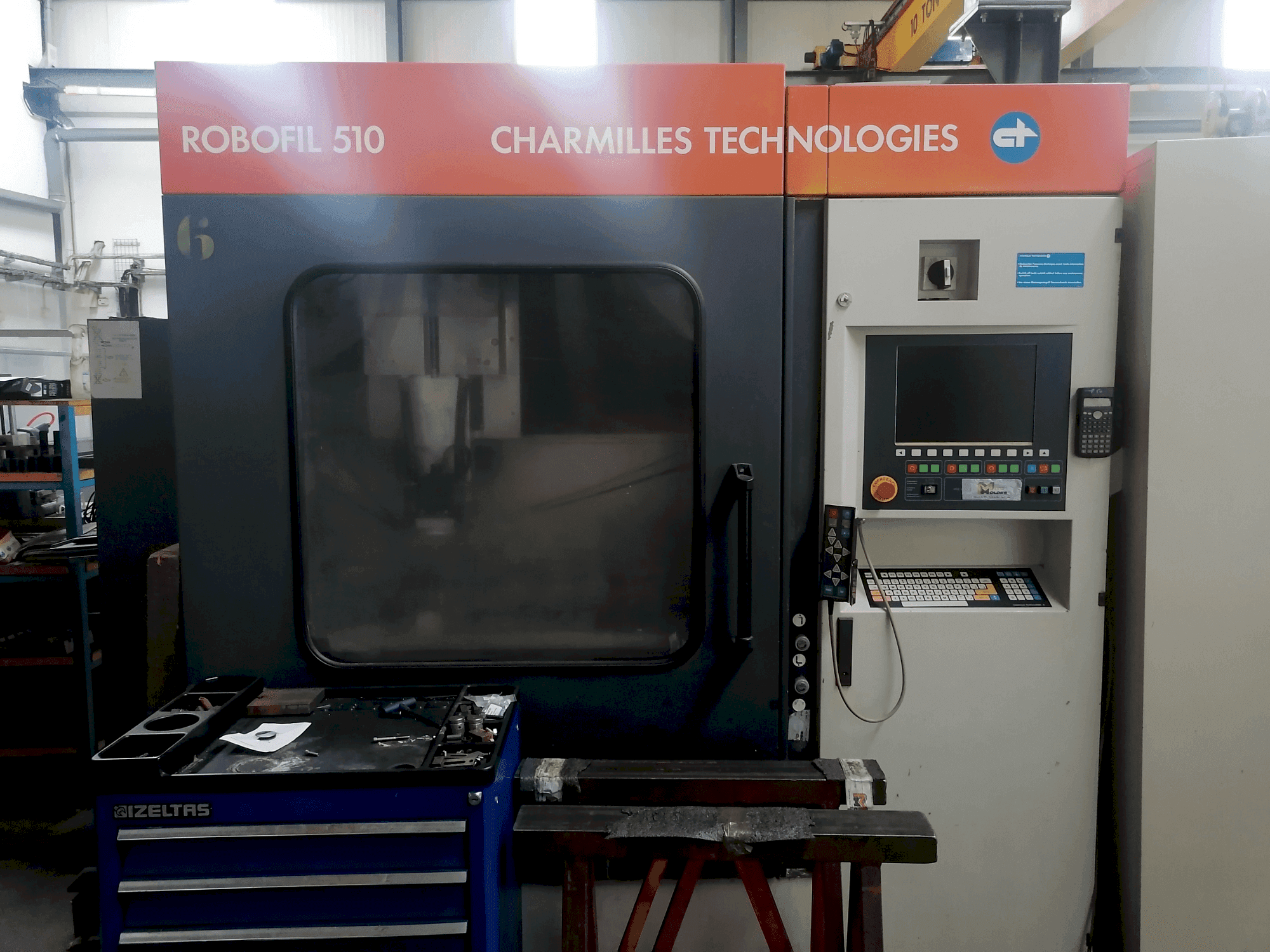 Front view of CHARMILLES Robofil 510 machine
