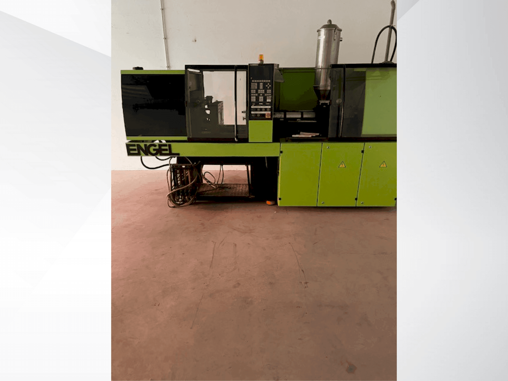 Front view of Engel ES200/40 HLS machine