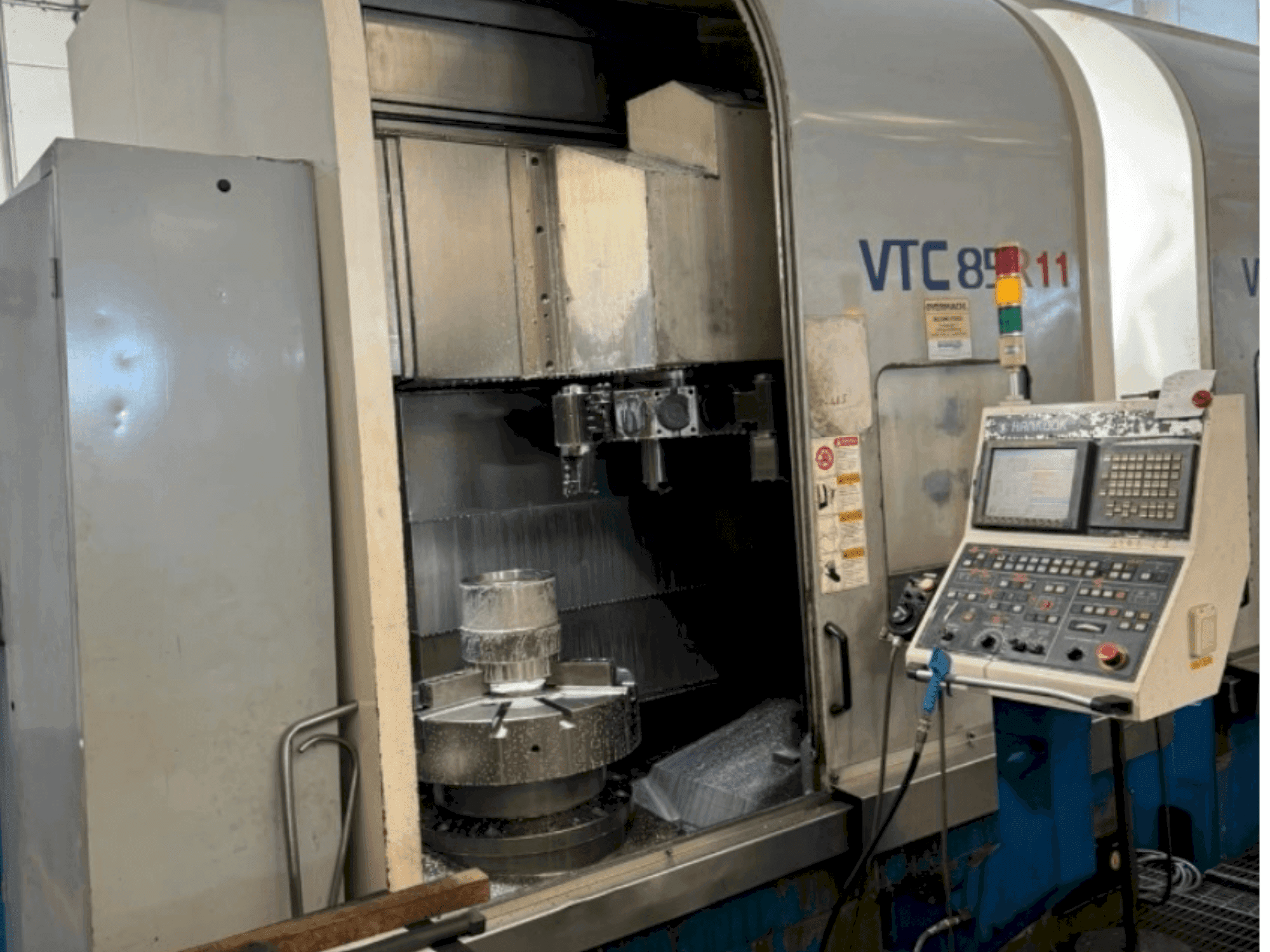 Front view of HANKOOK VTC 85 machine