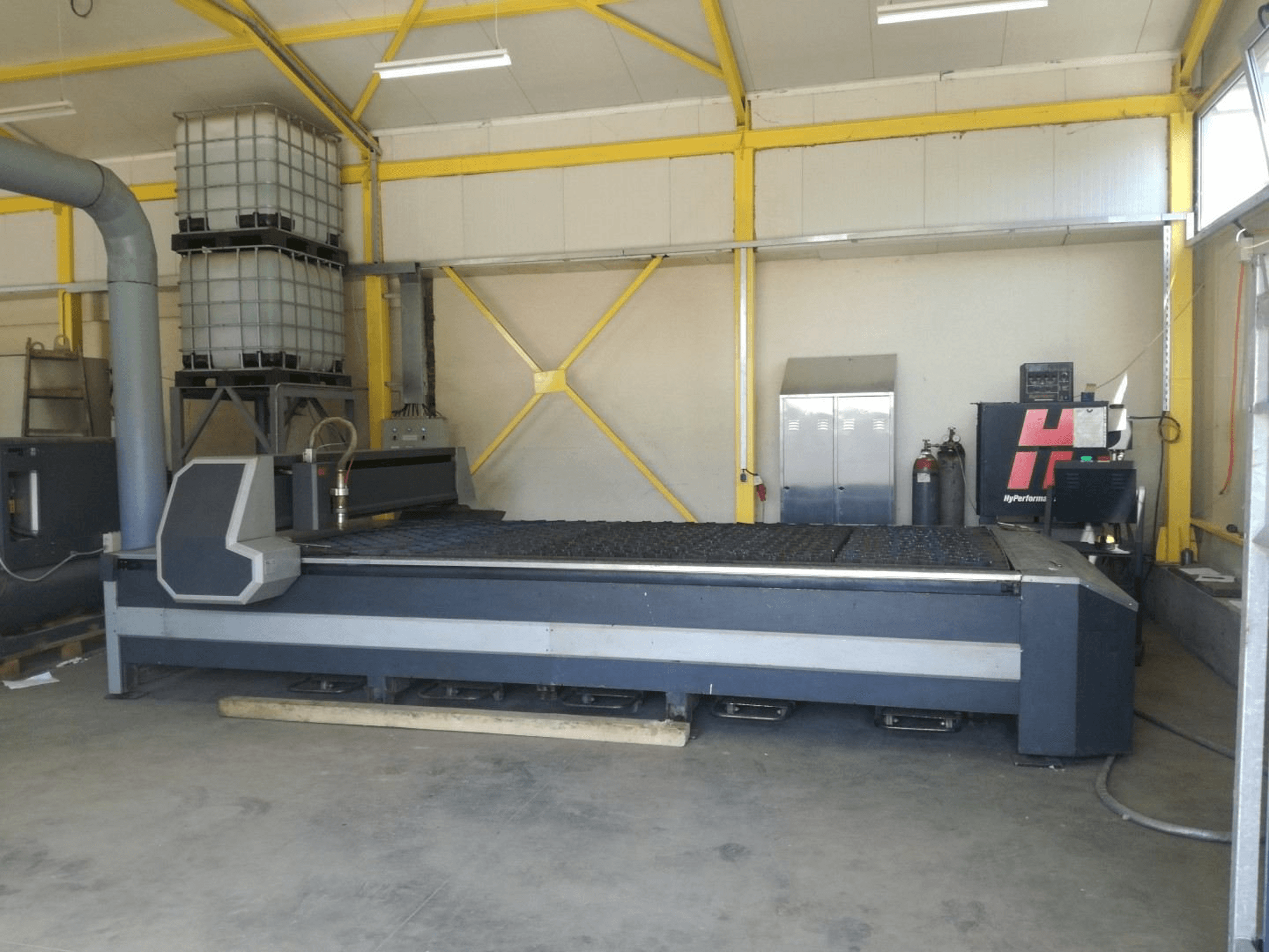 Front view of HPM ITALY GV 4 x 2 machine