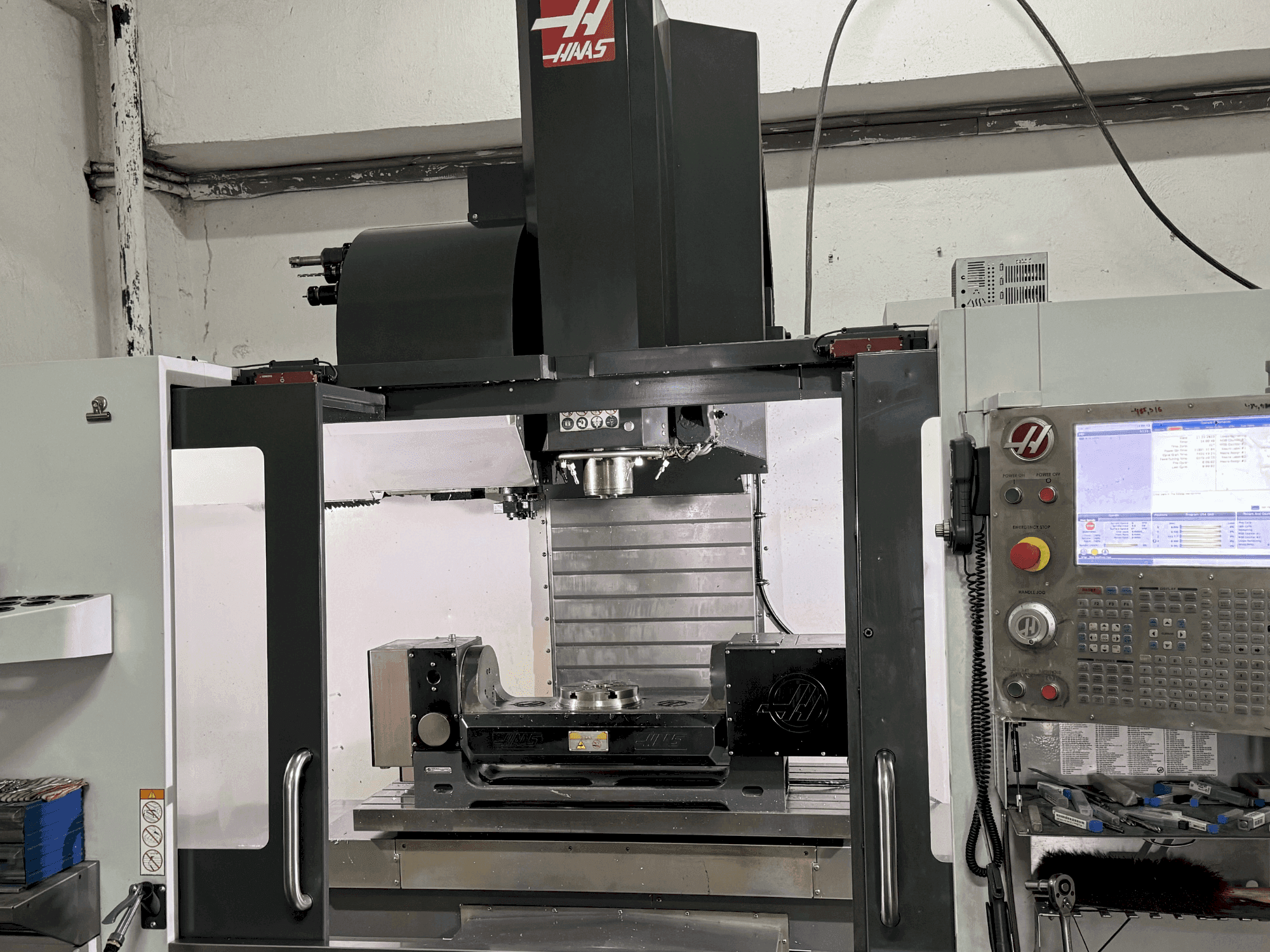Front view of HAAS VF-5/40TR machine