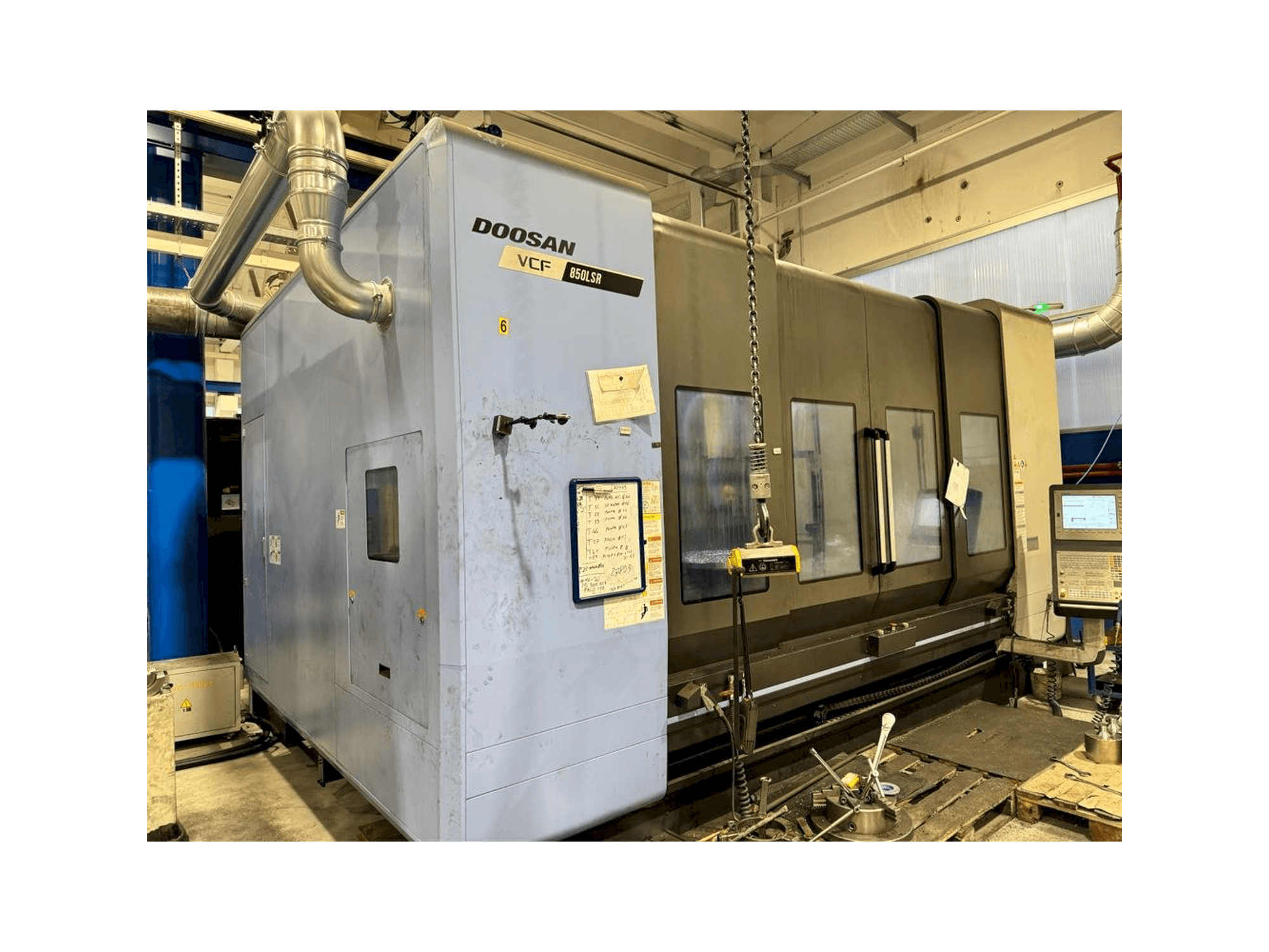 Front view of DOOSAN VCF 850 LSR machine