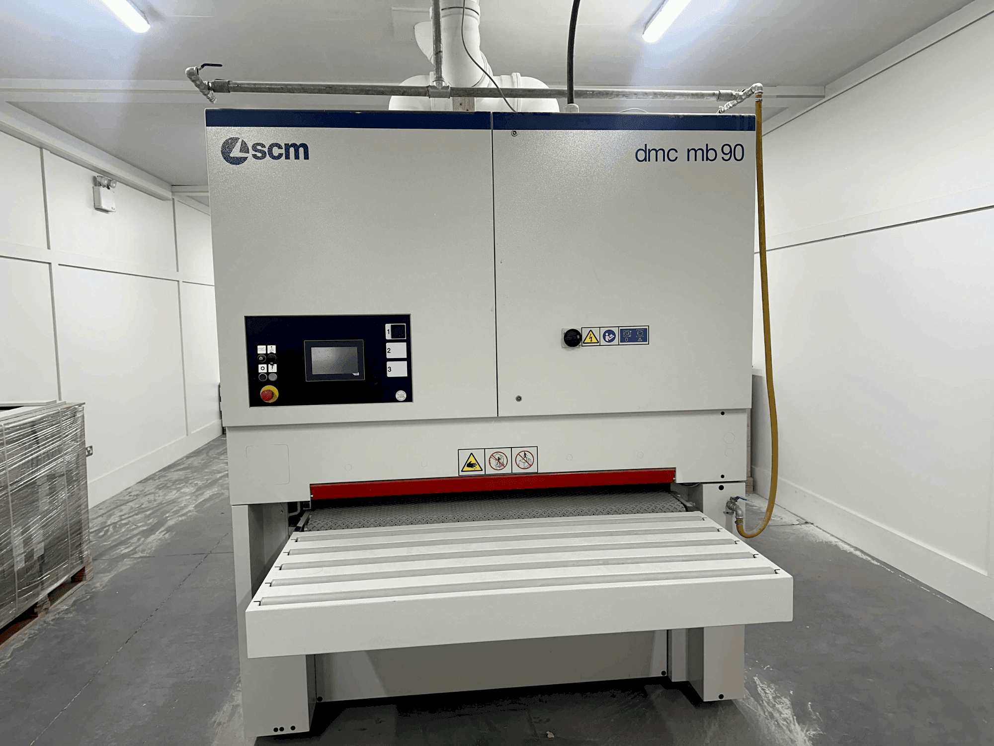 Front view of SCM DMC MB90 DBB135 machine
