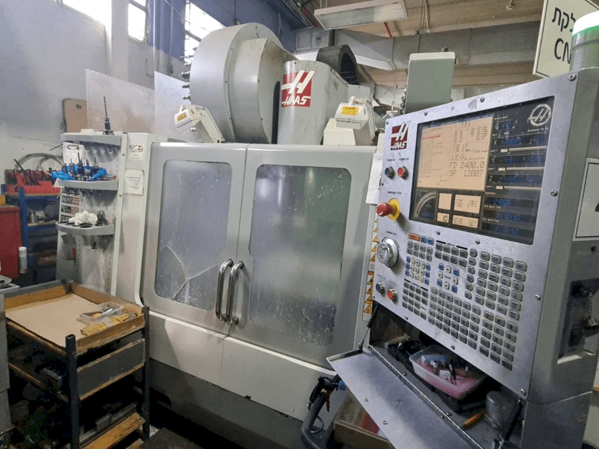 Front view of HAAS VF-3SS machine