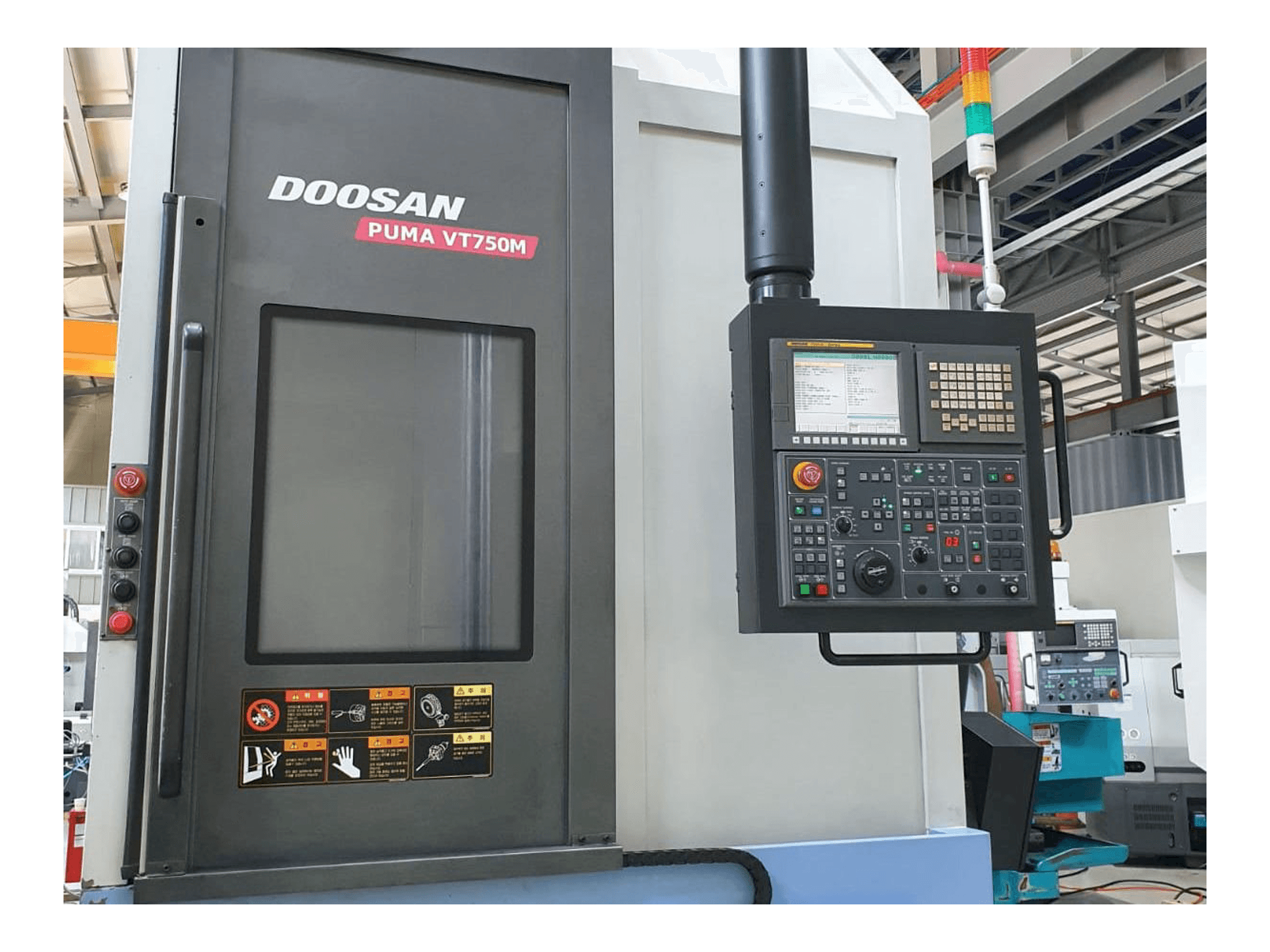 Front view of Doosan Puma VT750M machine