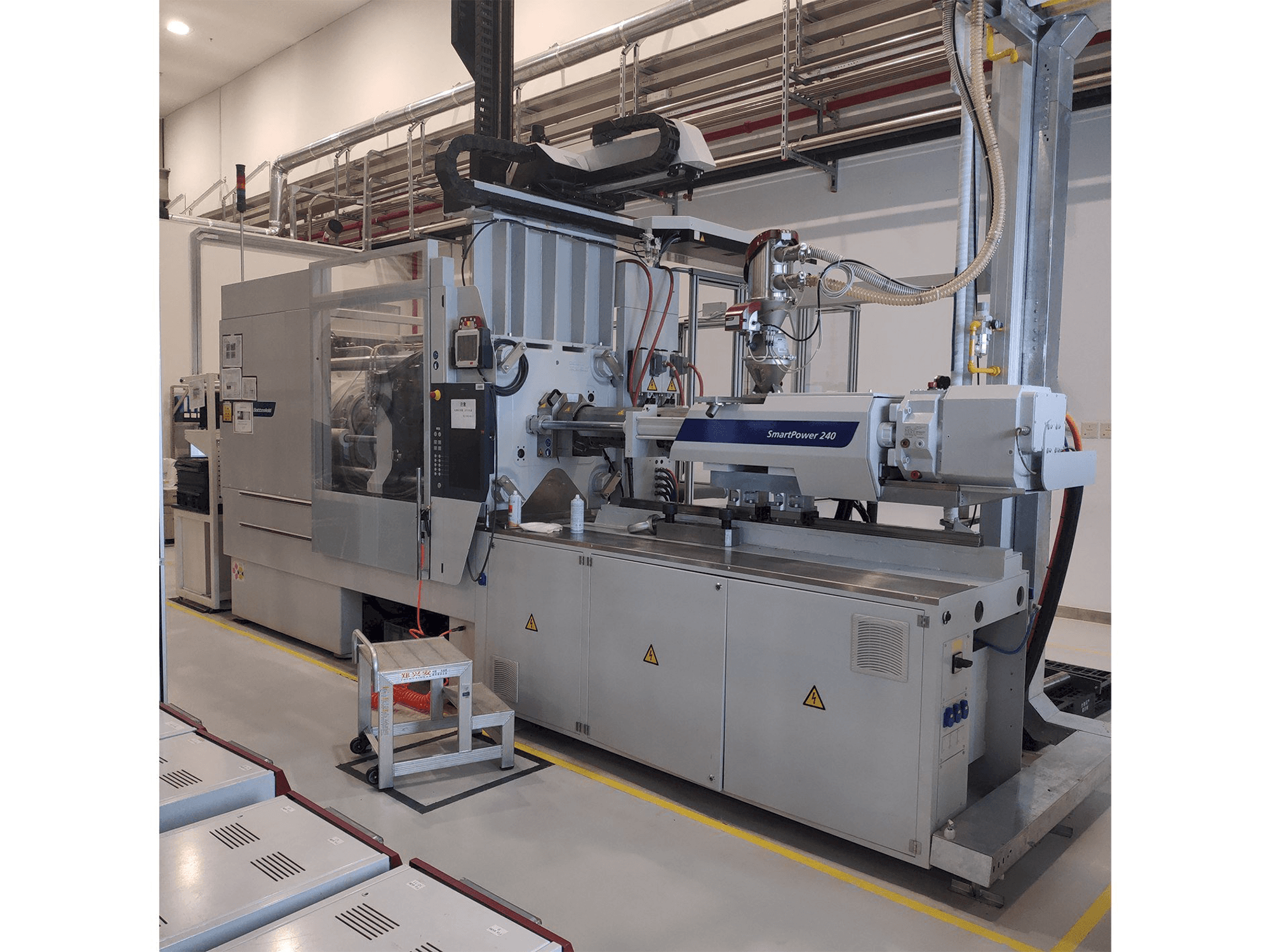 Front view of Battenfeld SmartPower 240-1000 machine