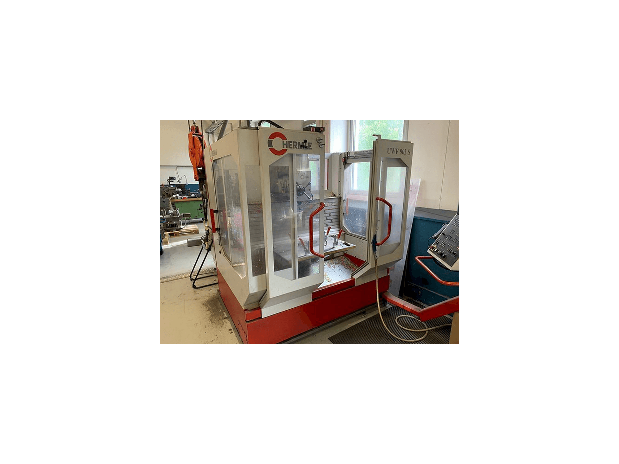 Front view of HERMLE UWF 902 S machine