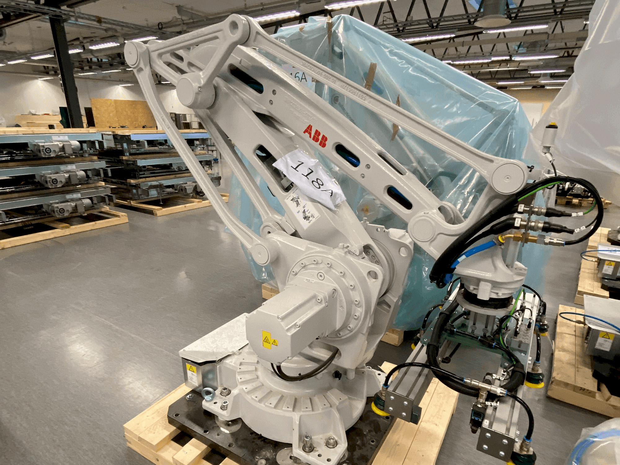 Front view of ABB IRB 460-110/2.4 machine