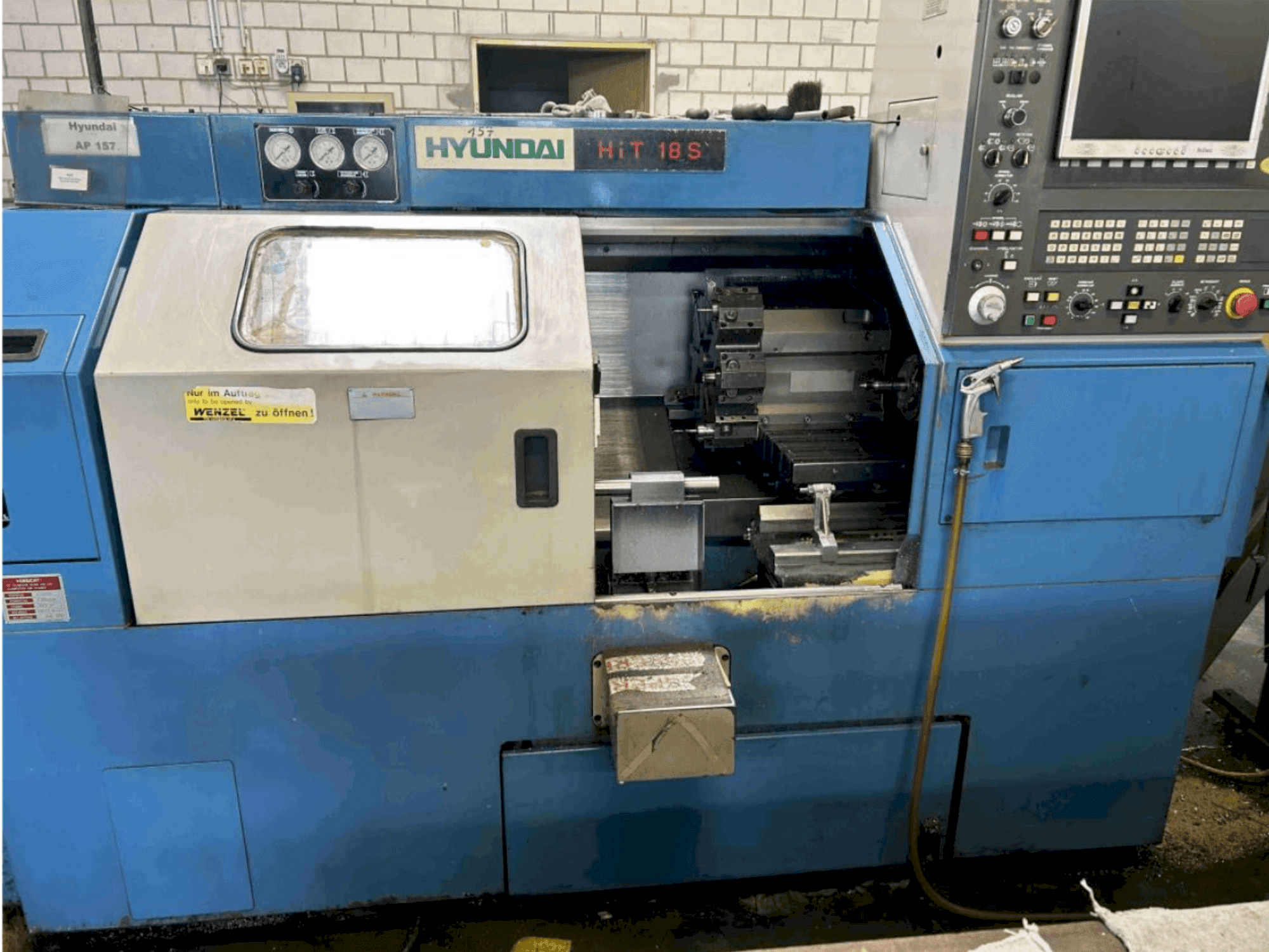 Front view of Hyundai HIT-18S machine