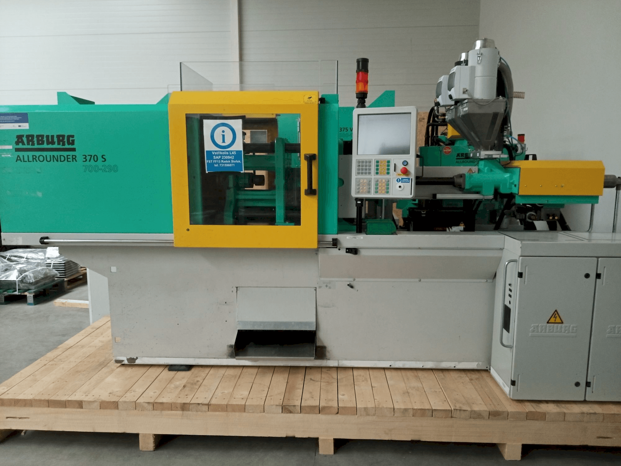 Front view of Arburg Allrounder 370S 700–290 machine