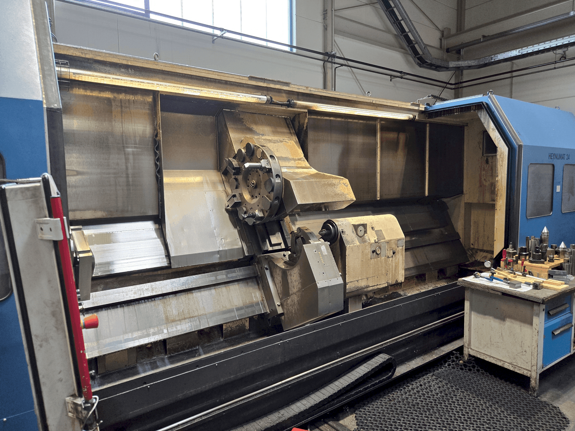 Front view of HEYNUMAT 24 UK/4000 machine