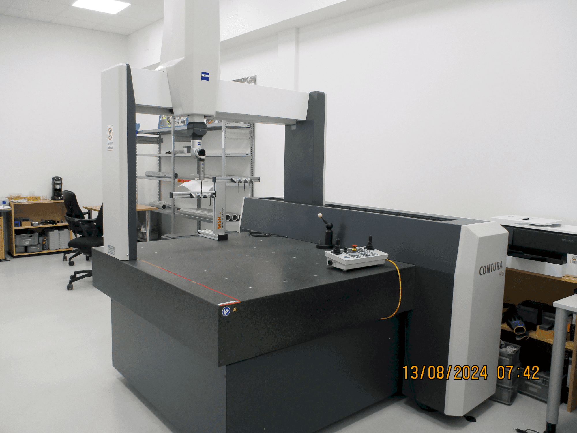 Front view of ZEISS Contura 10/12/6 RDS machine