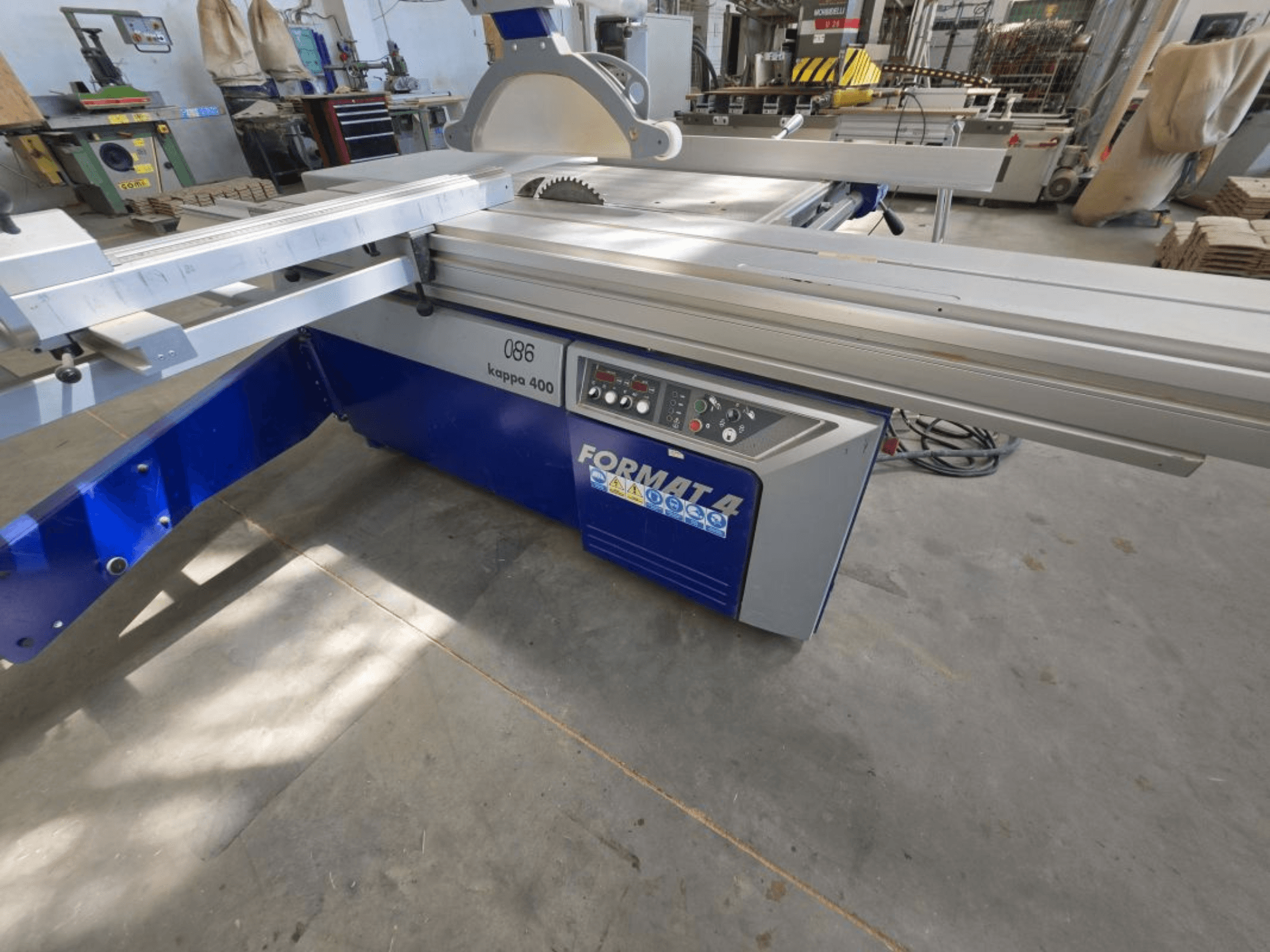 Circular wood saw FORMAT4 KAPPA 400, side view, showcasing controls and cutting table with saw blade in view.