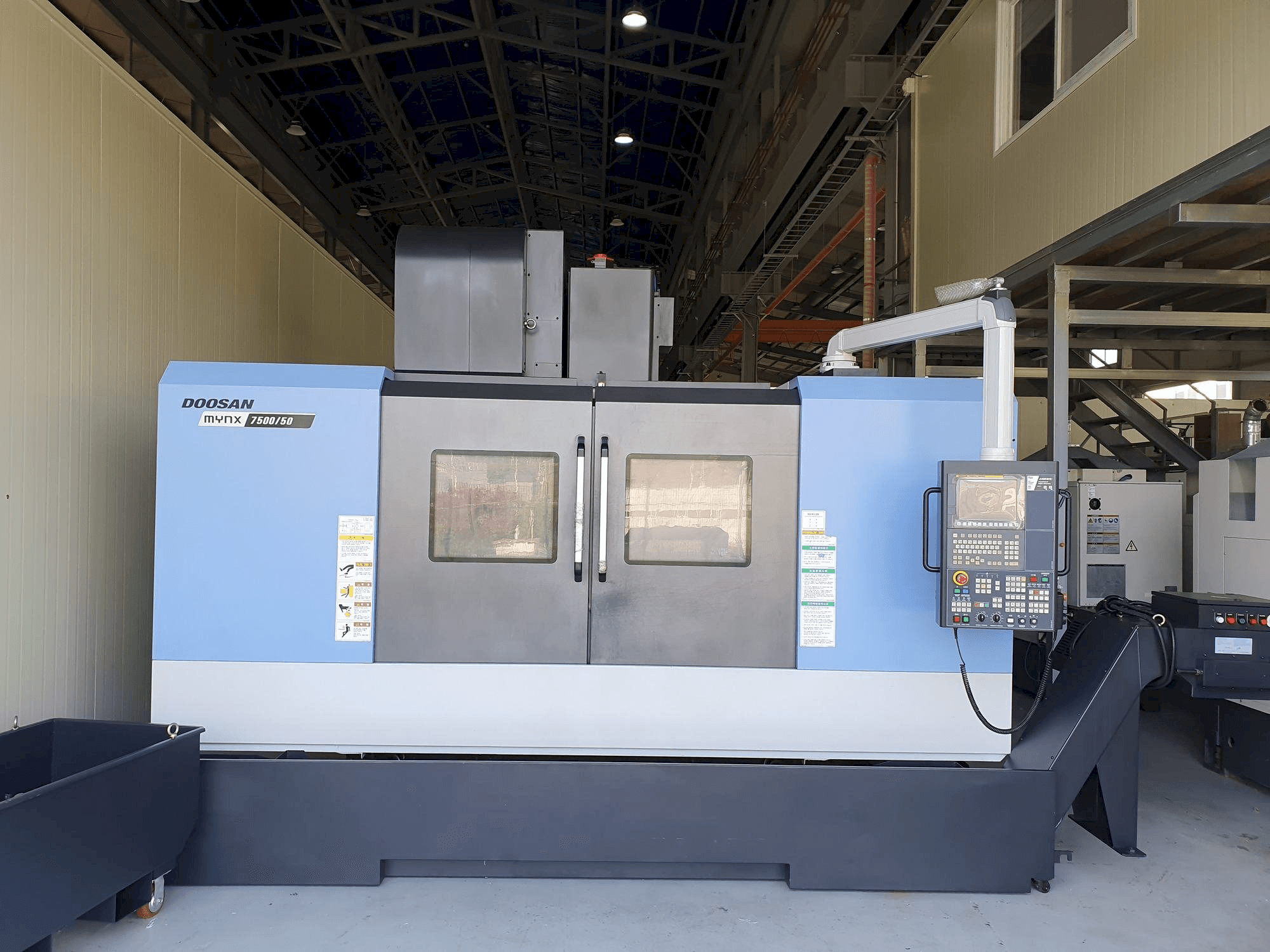 Front view of Doosan MYNX7500/50 machine