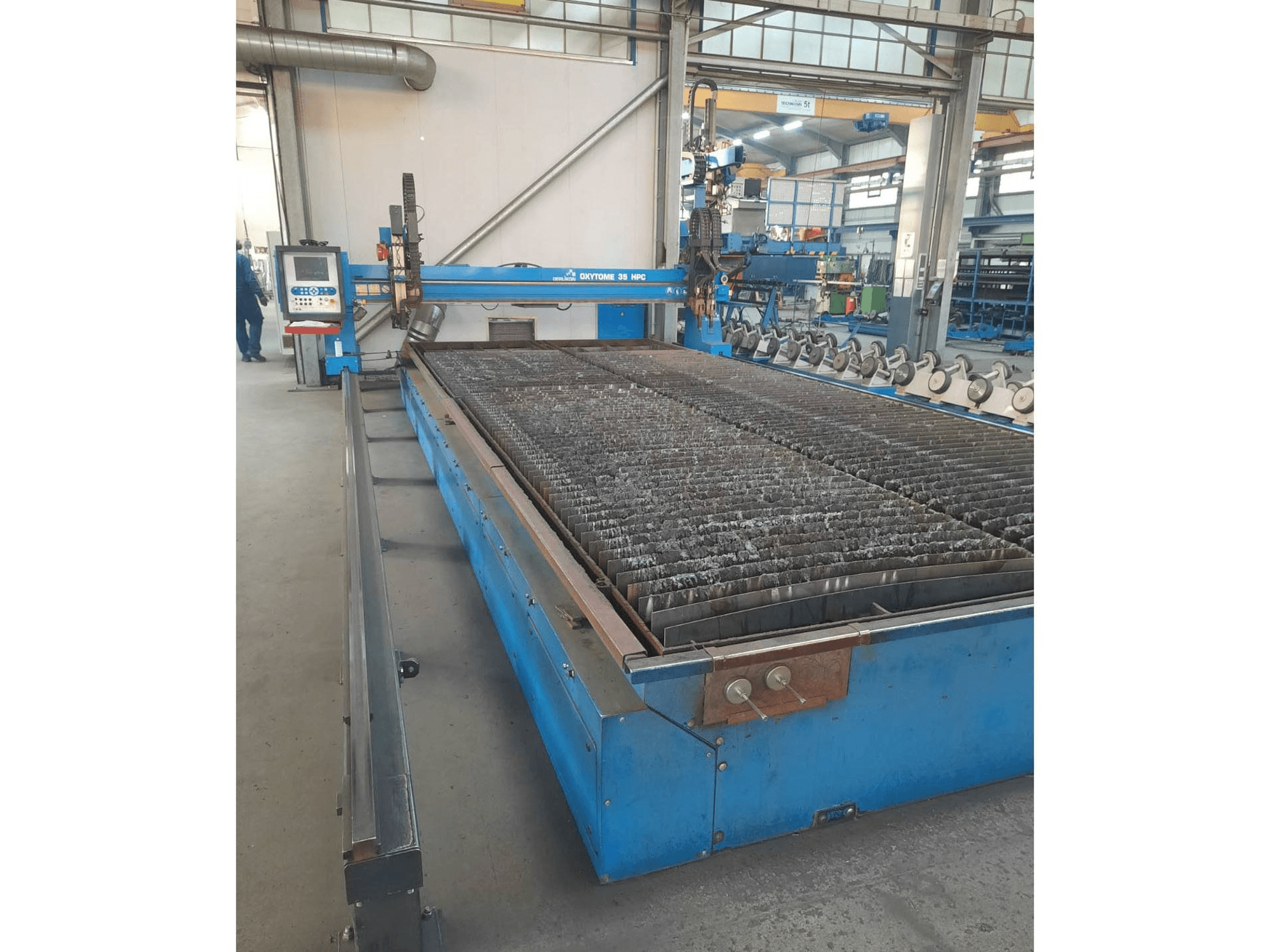 Front view of Oerlikon Oxytome 35 HPC machine