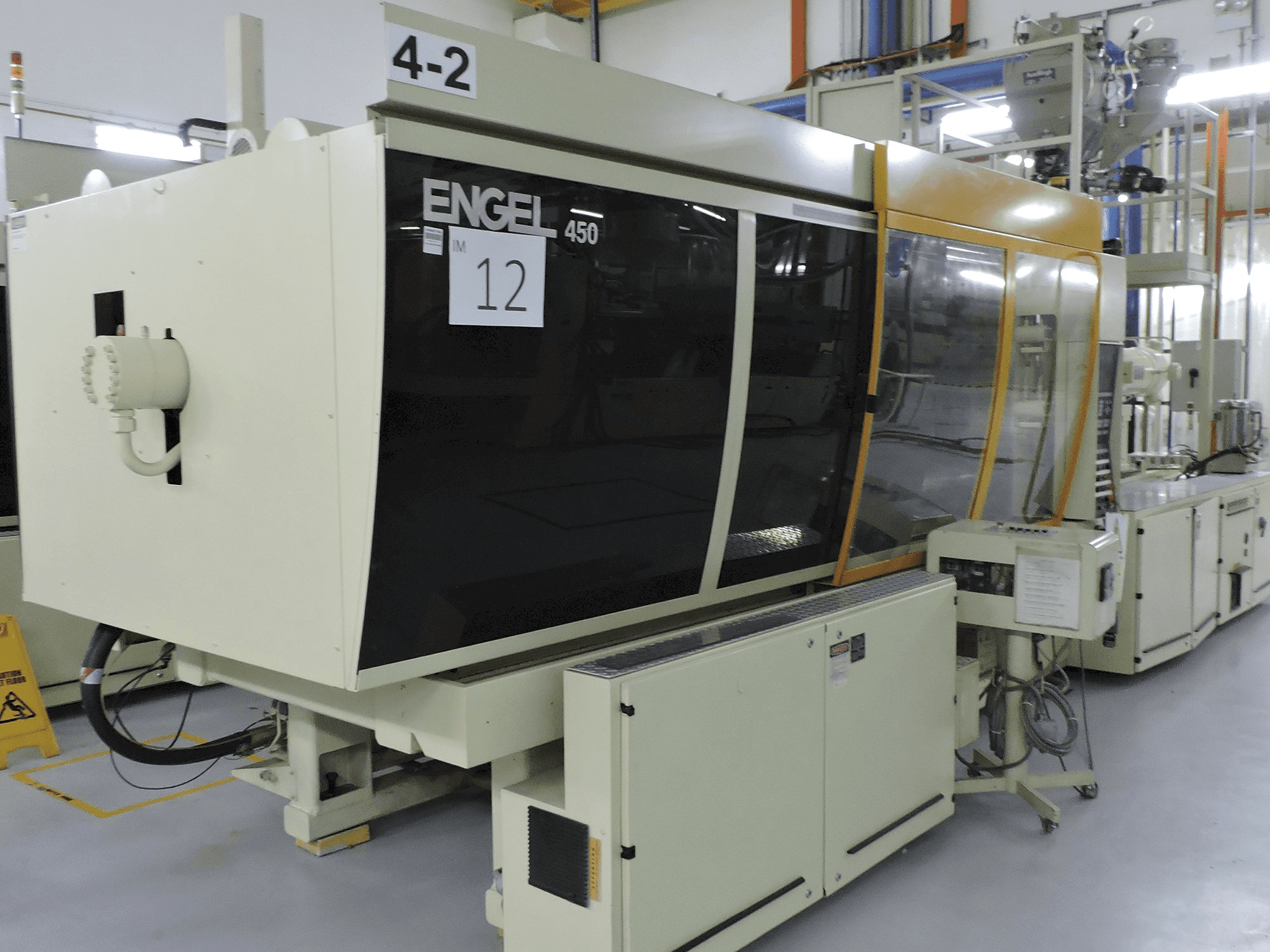 Front view of ENGEL ES1300/450 BHP Machine