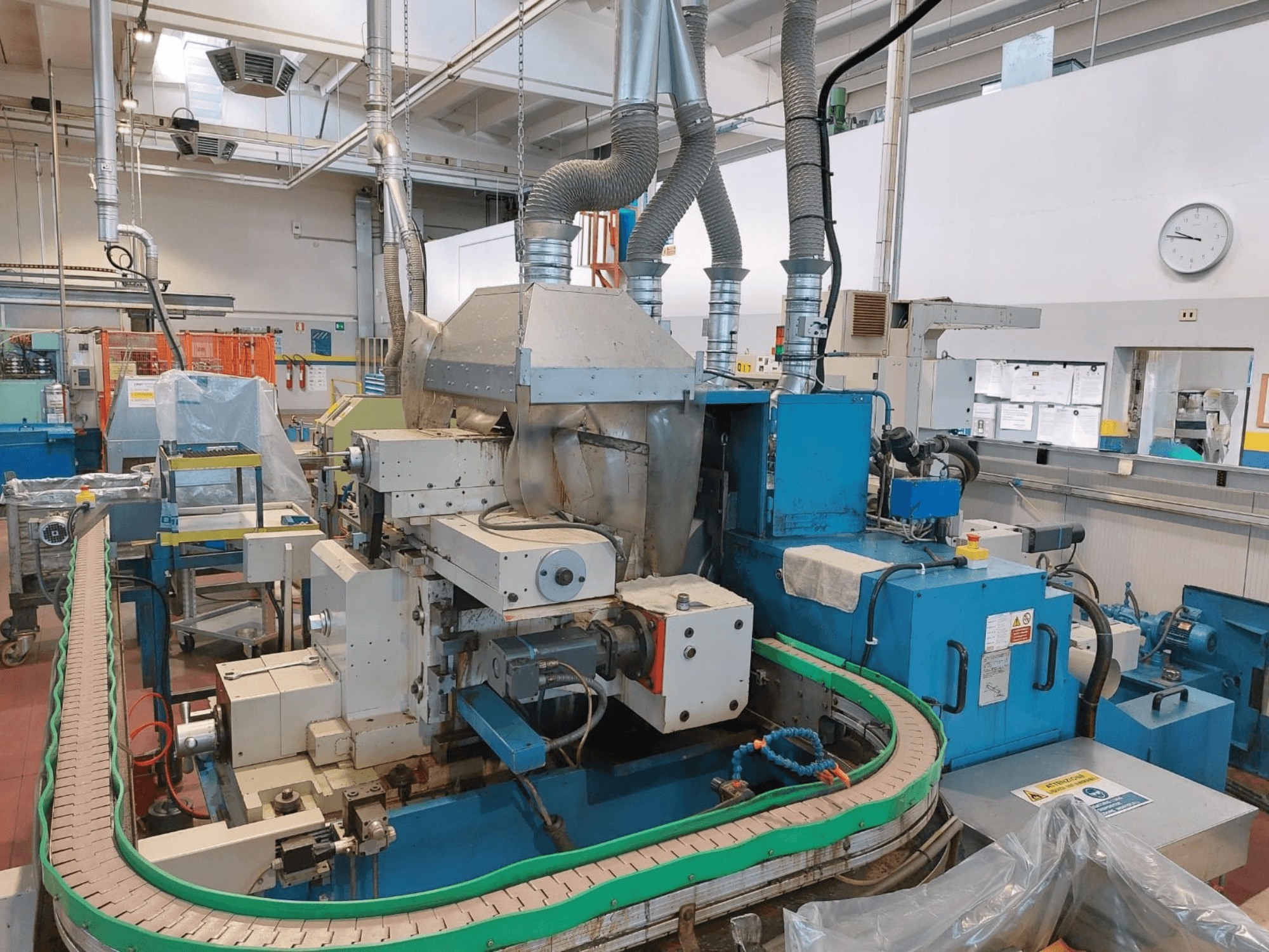 GHIRINGHELLI M300SP610 CNC3A centerless grinding machine, front view, showcasing intricate machinery and conveyor details.