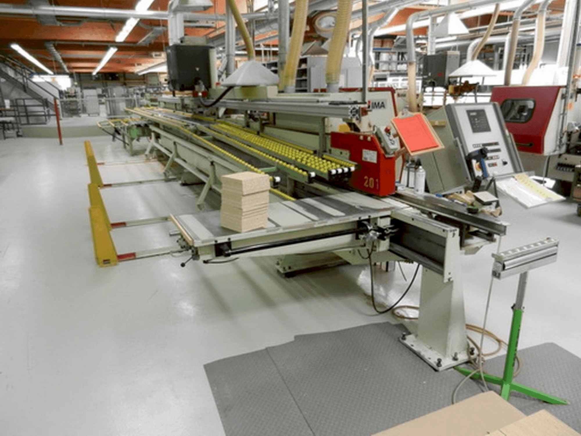 Front view of LIGMATECH ZHR 15/XX/RE machine