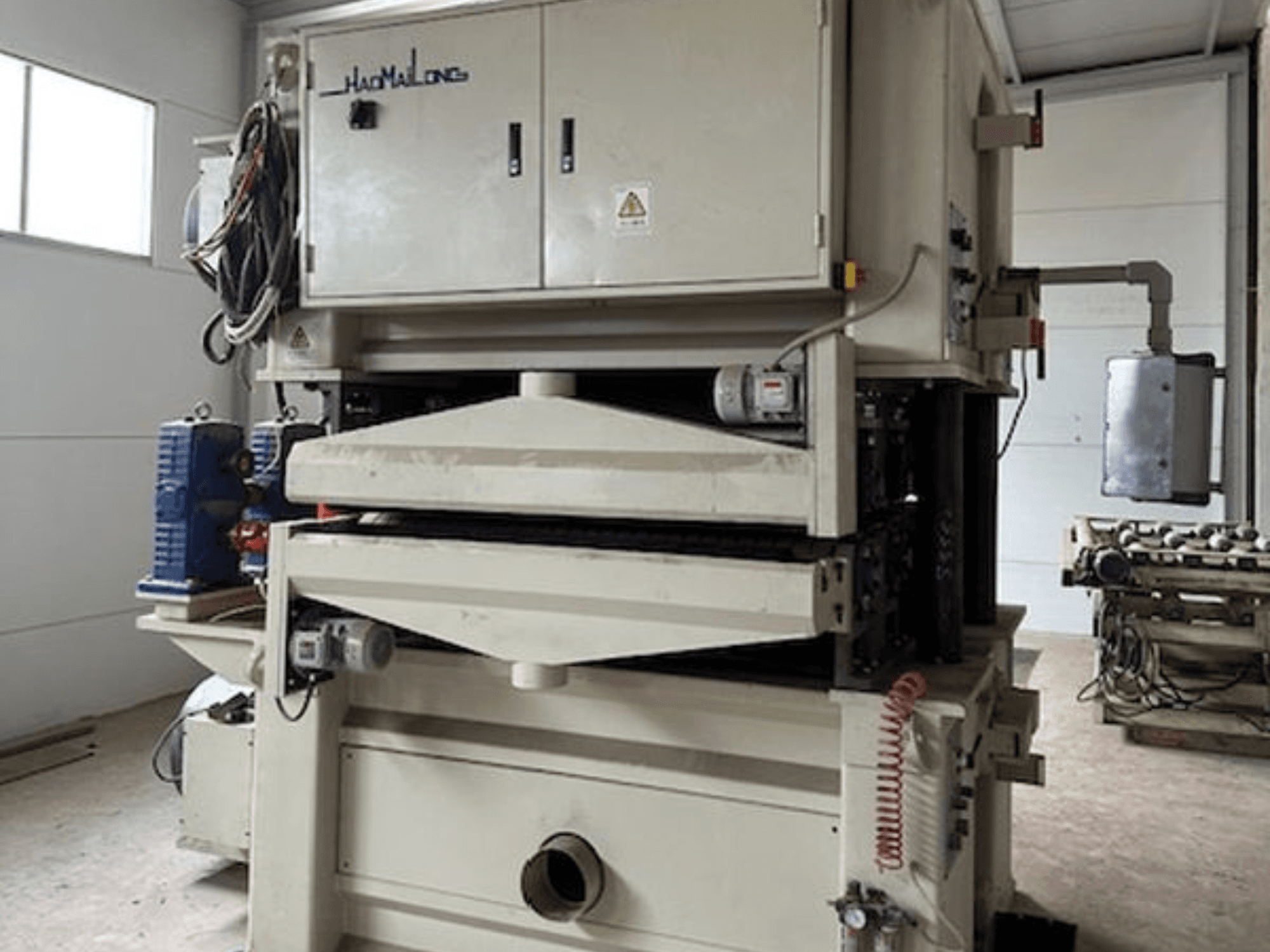 Belt sander LINGI JIANZHONG BSG2613C in front view, showcasing dual motors and control panel details for efficient sanding.