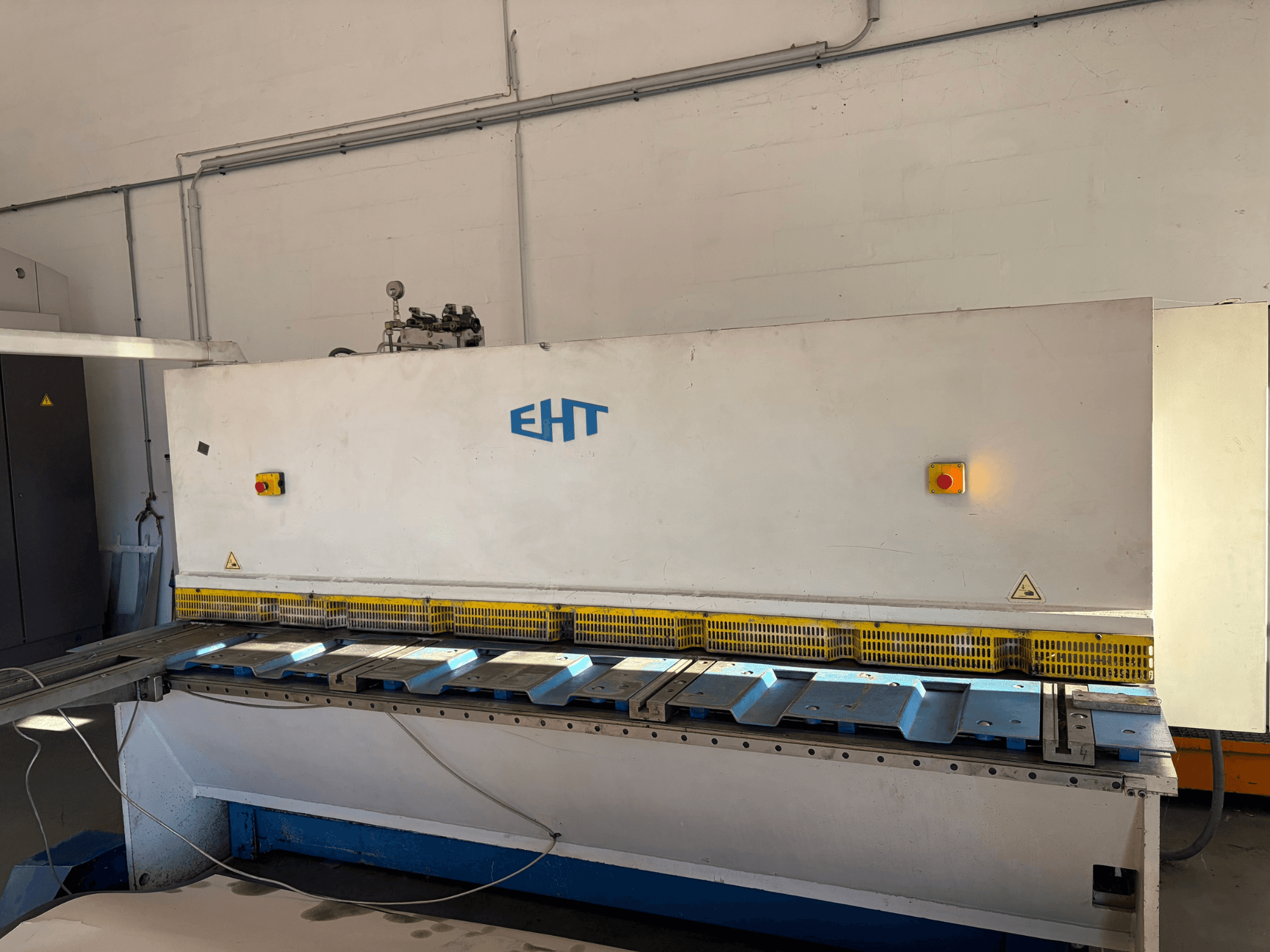 Hydraulic shearing machine EHT ISS 5-30 in a workshop, front view showing control panel and cutting surface.