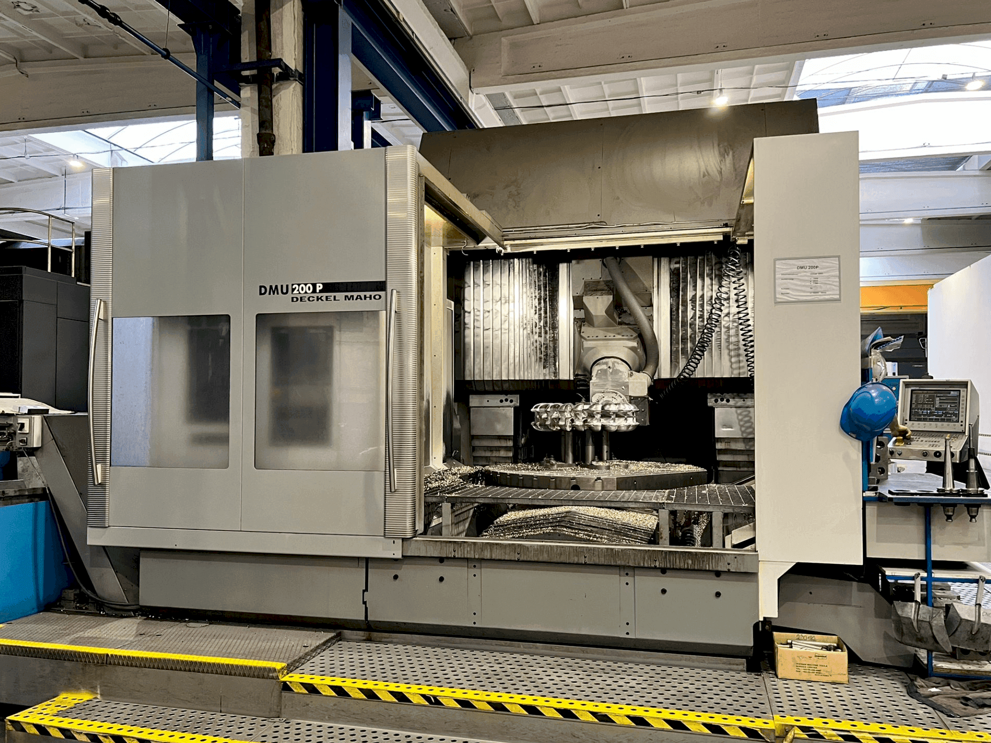 Front view of DECKEL MAHO DMU 200P machine