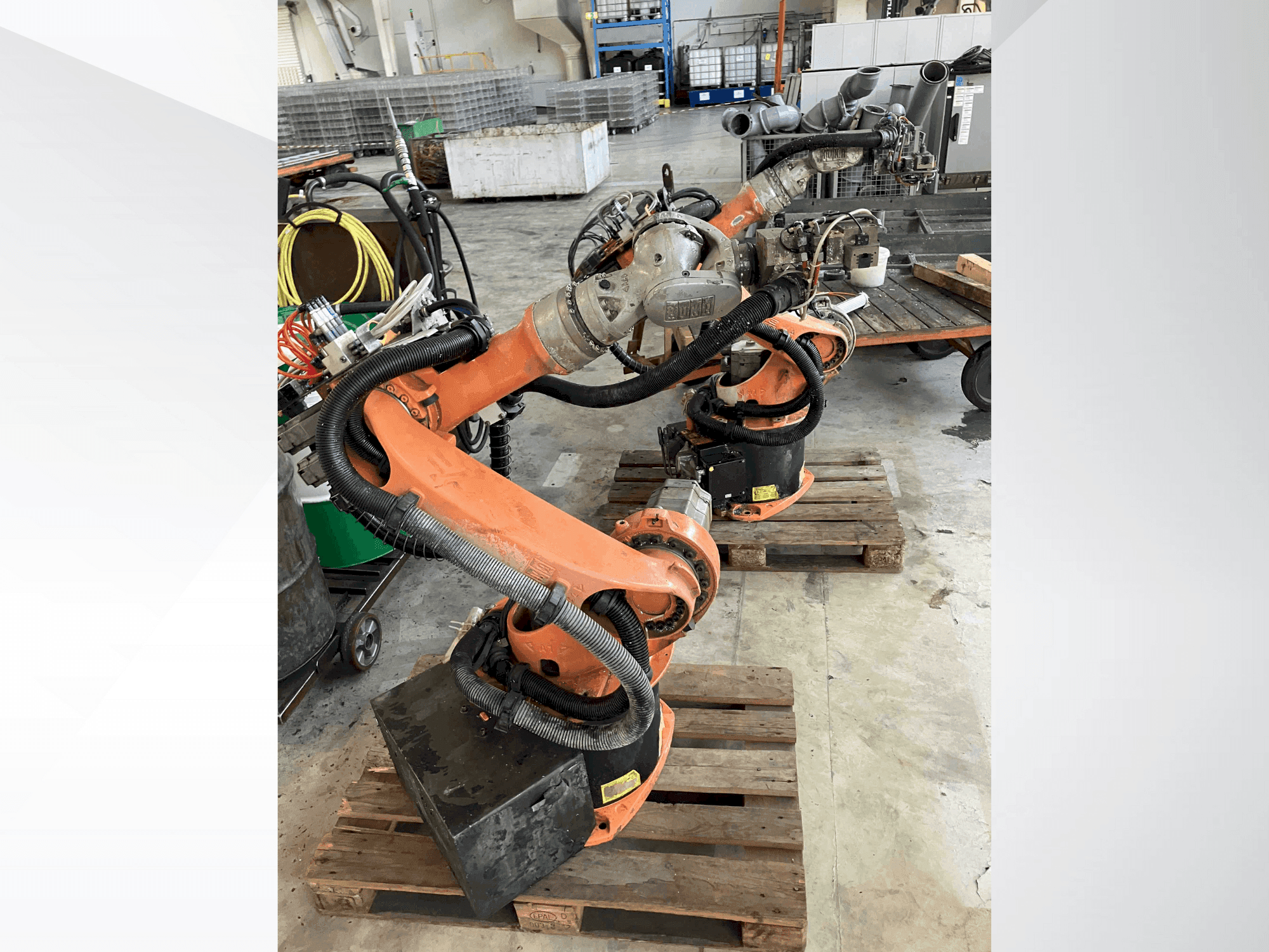 Front view of KUKA KR16 machine