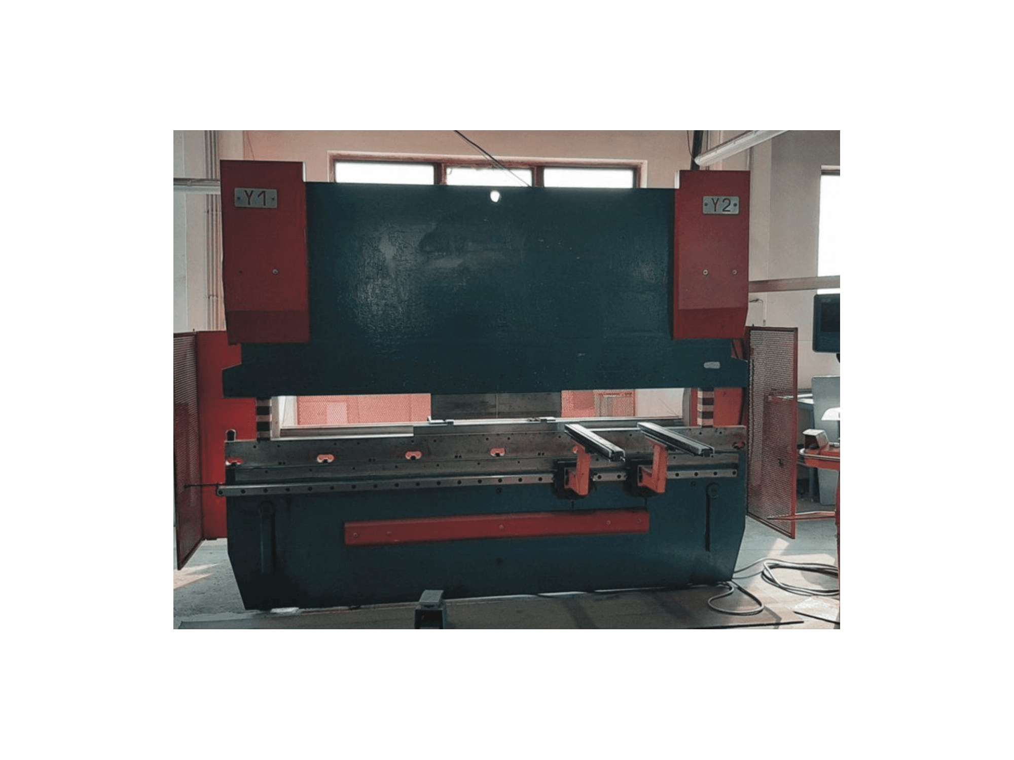 Front view of BEYELER PR6 machine