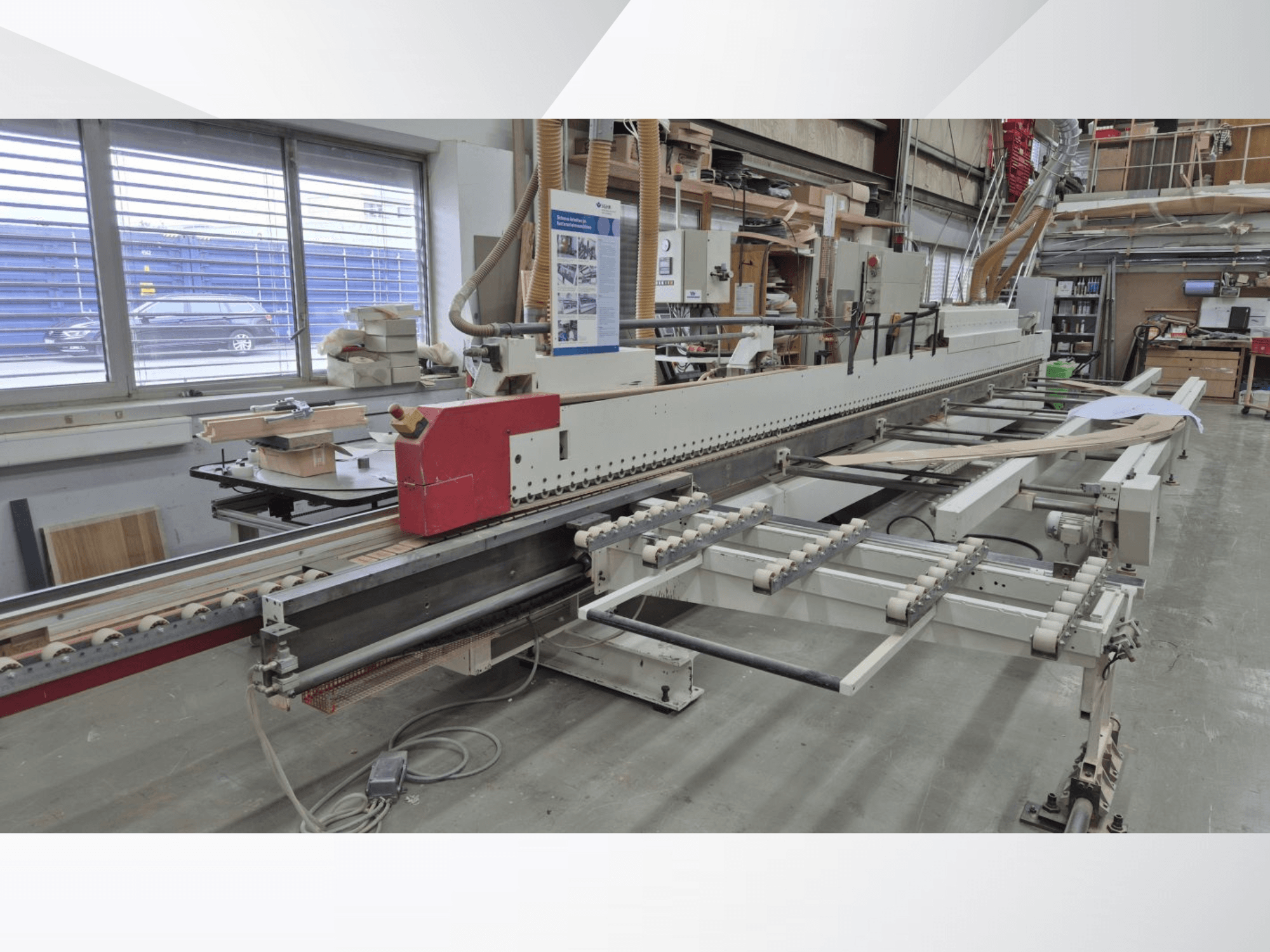 IMA Edgebander AVM/K/I/G80/822/S3R3L20, side view, showcasing the feeding mechanism and control panel.