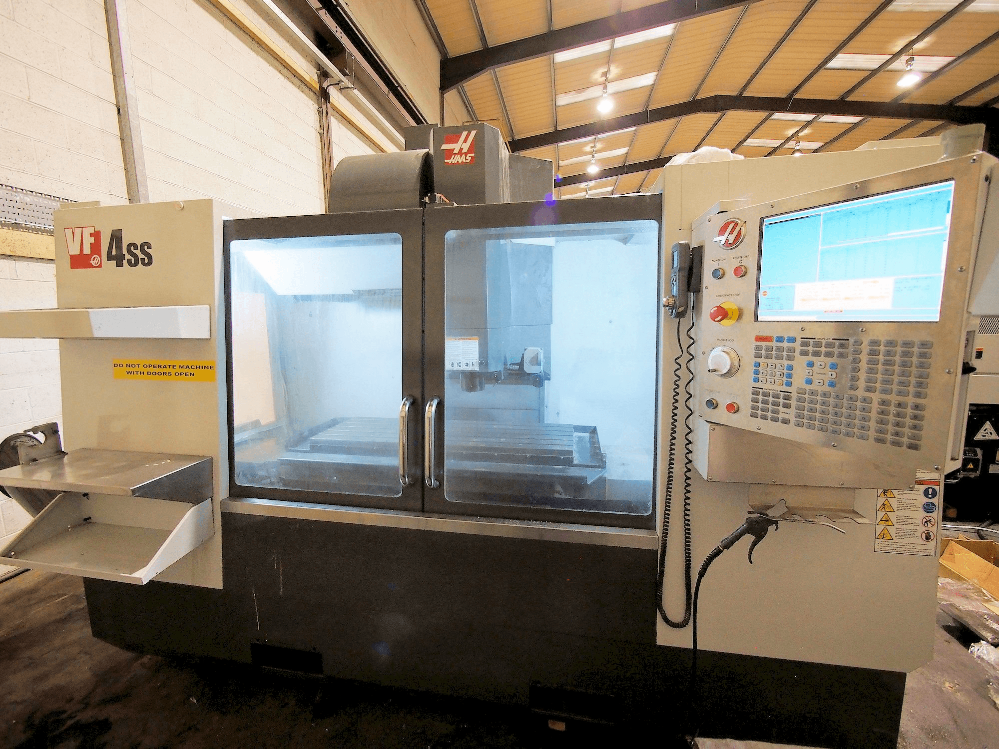Front view of HAAS VF-4SS machine
