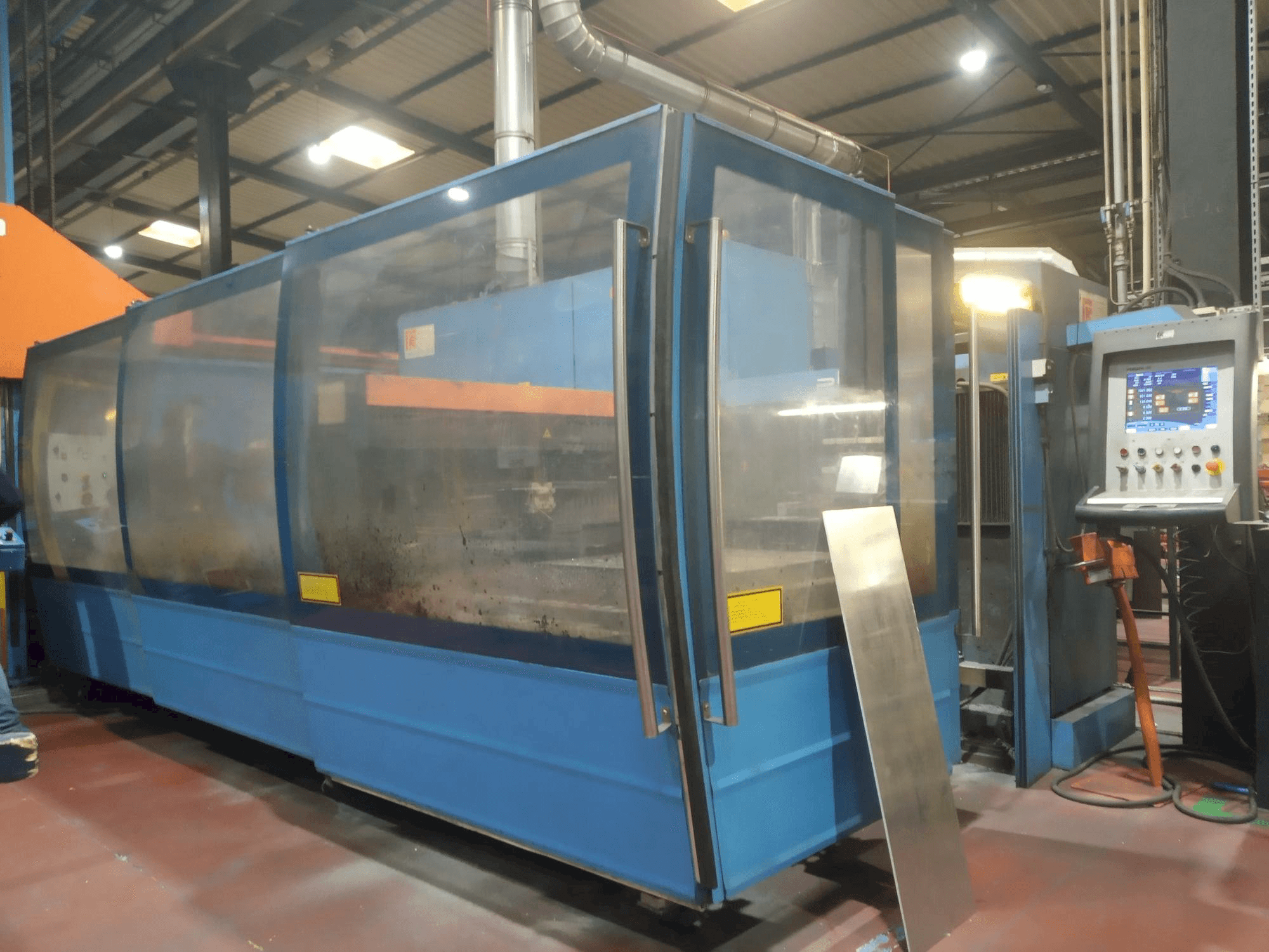 Left view of Prima Power Platino 1530 machine