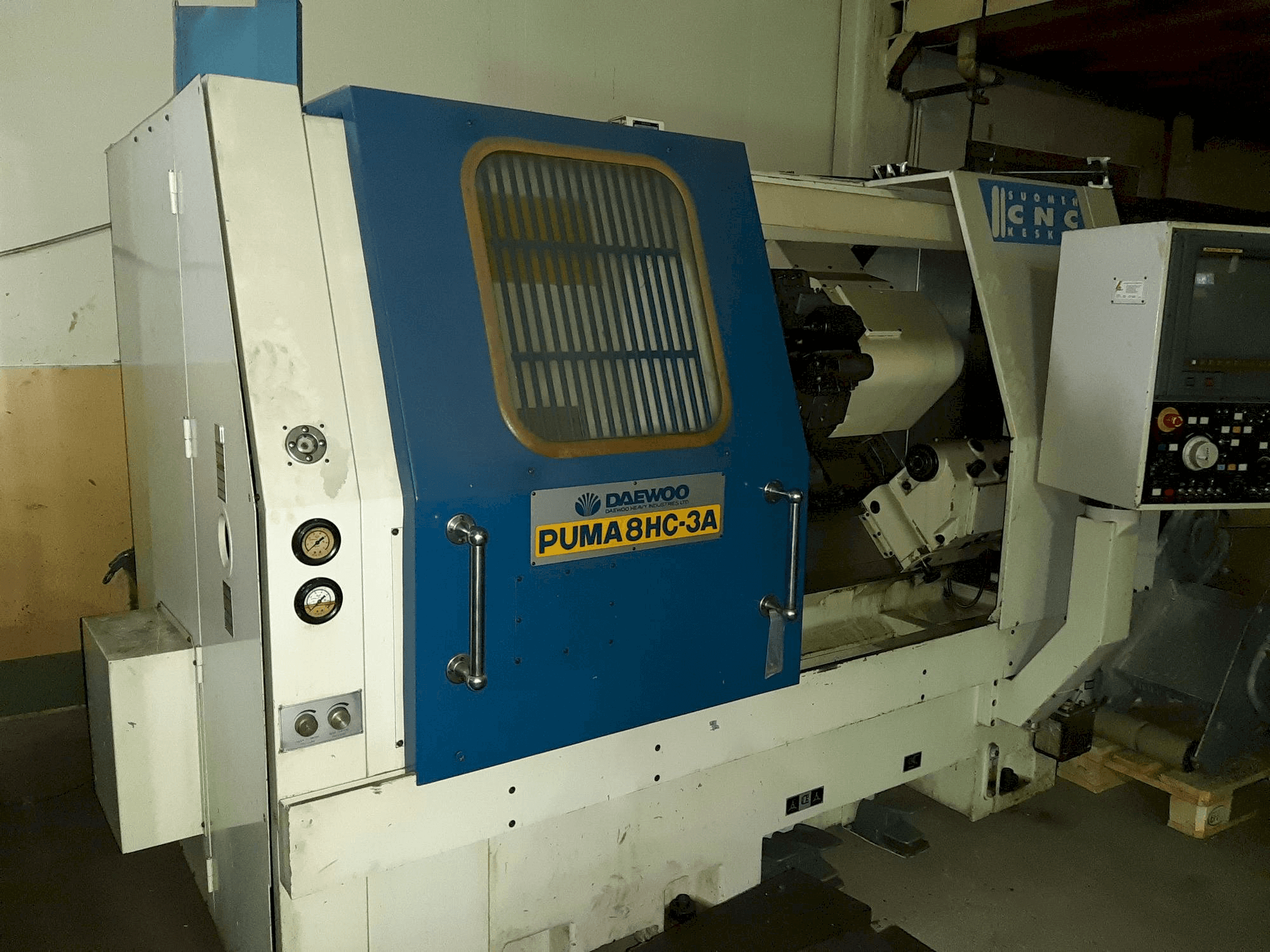 Front view of DAEWOO PUMA 8HC-3A machine