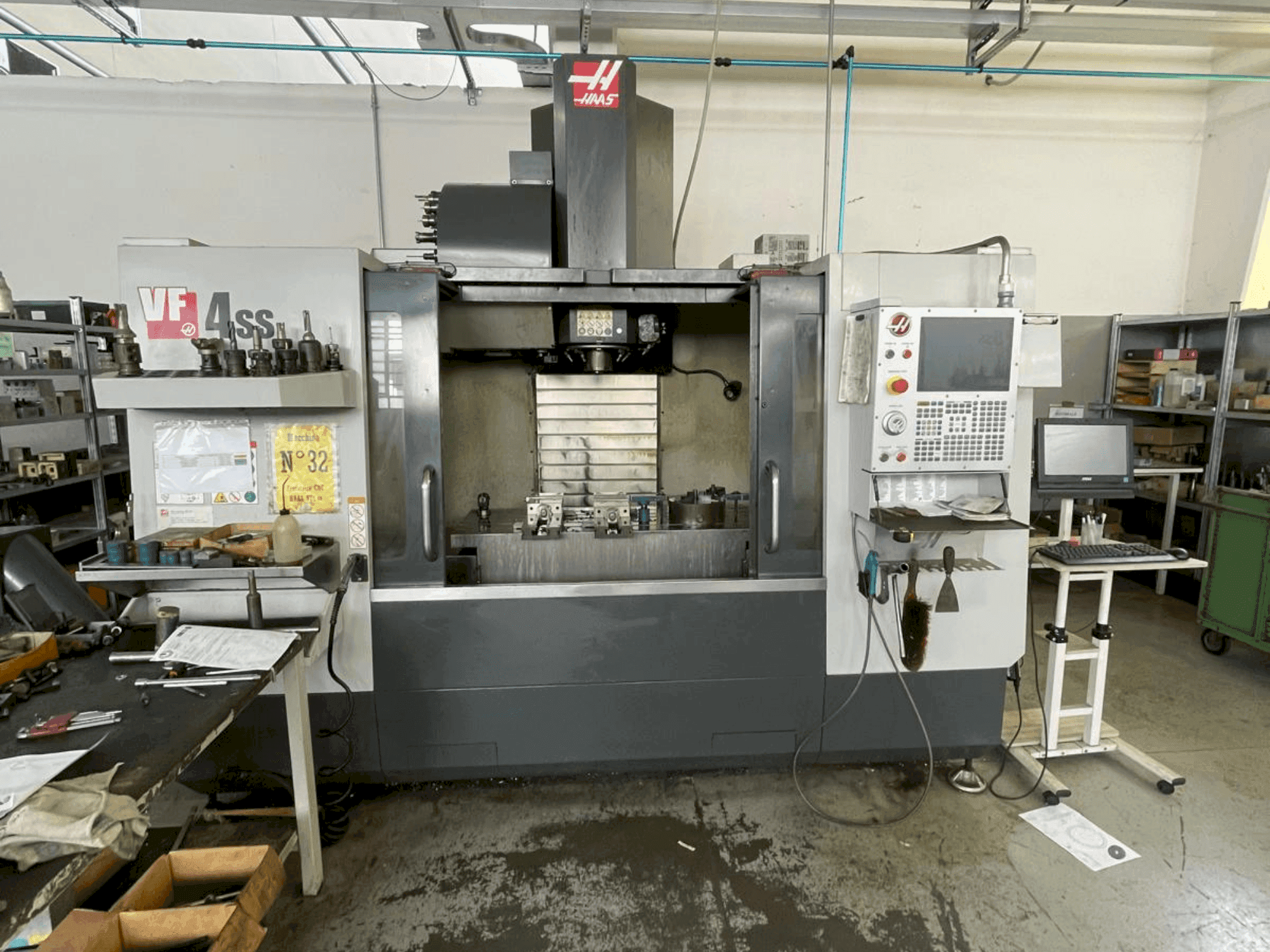 Front view of HAAS VF4SS machine
