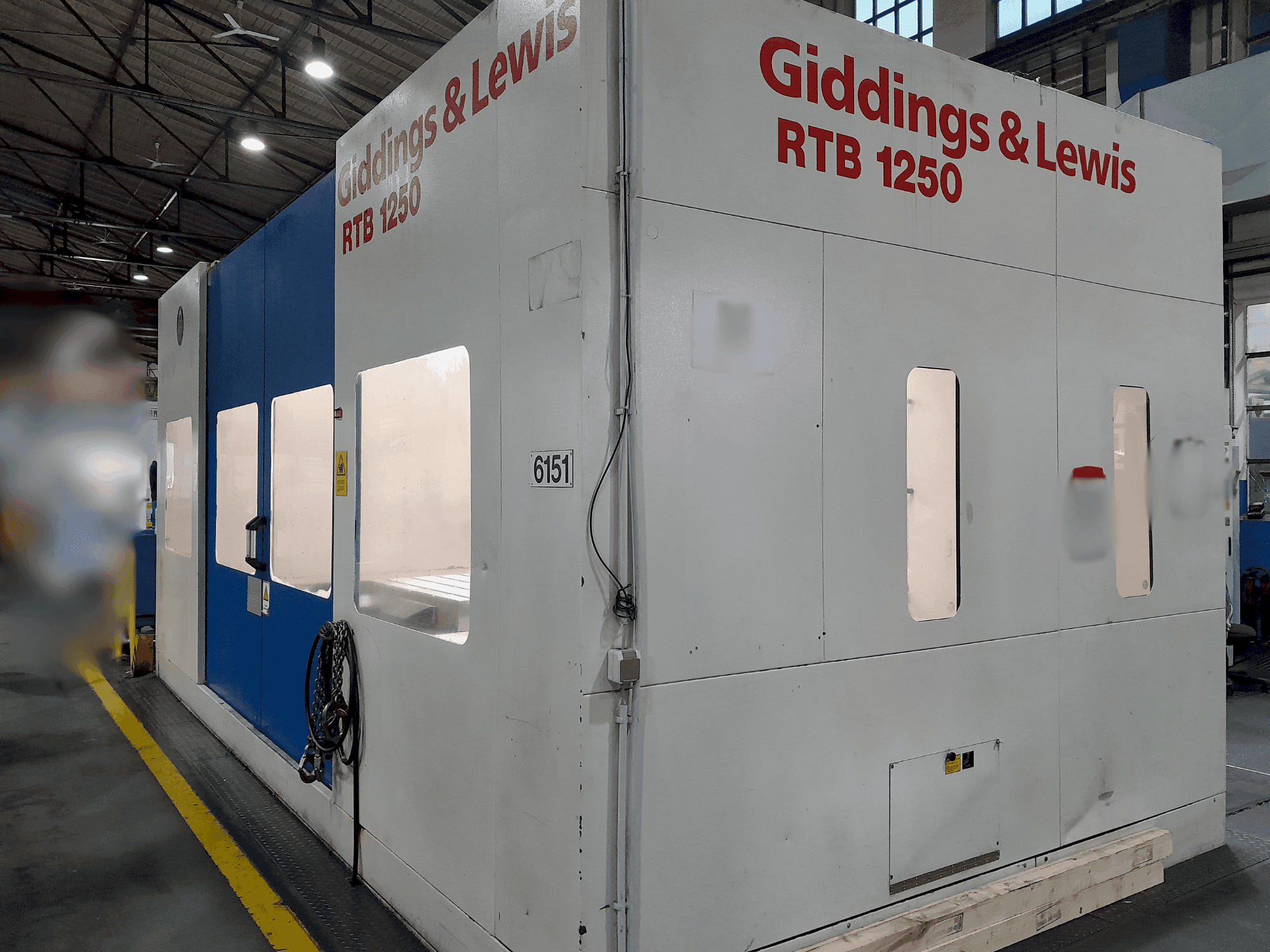 Front view of GIDDINGS & LEWIS HMC 410 RTB 1250 machine