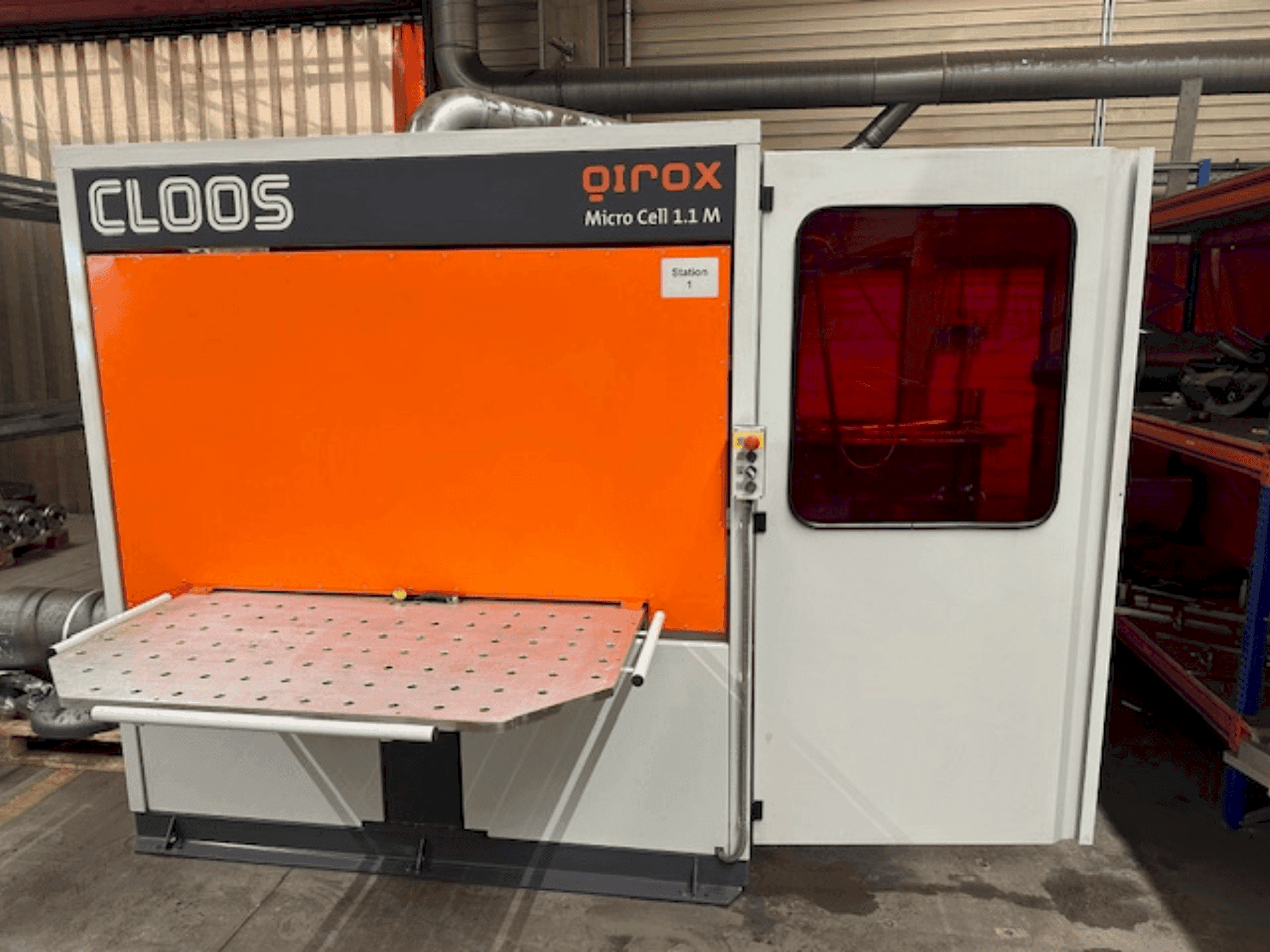 Front view of CLOOS Qirox Micro Cell 1.1 M machine