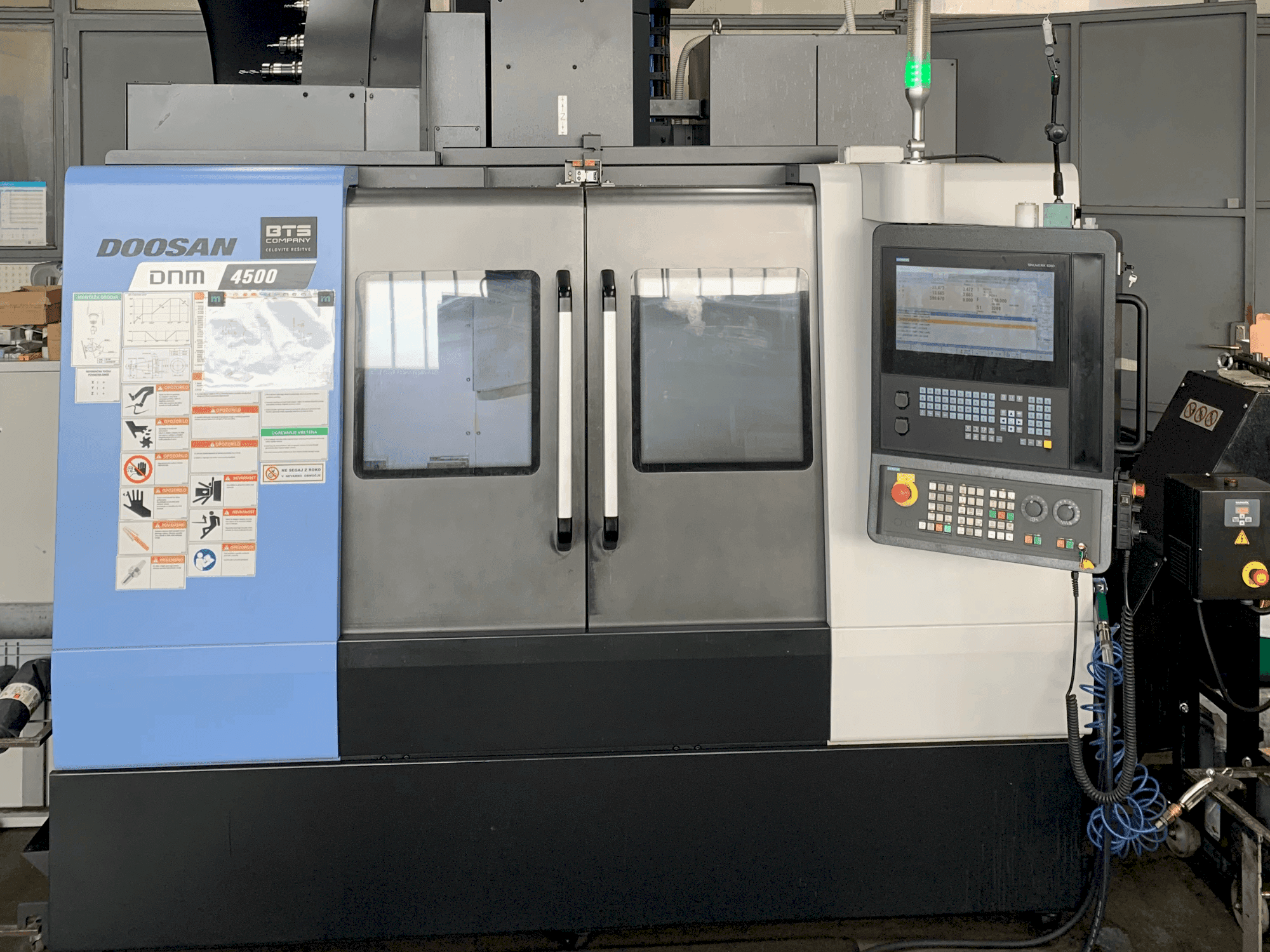 Front view of DOOSAN DNM 4500 machine