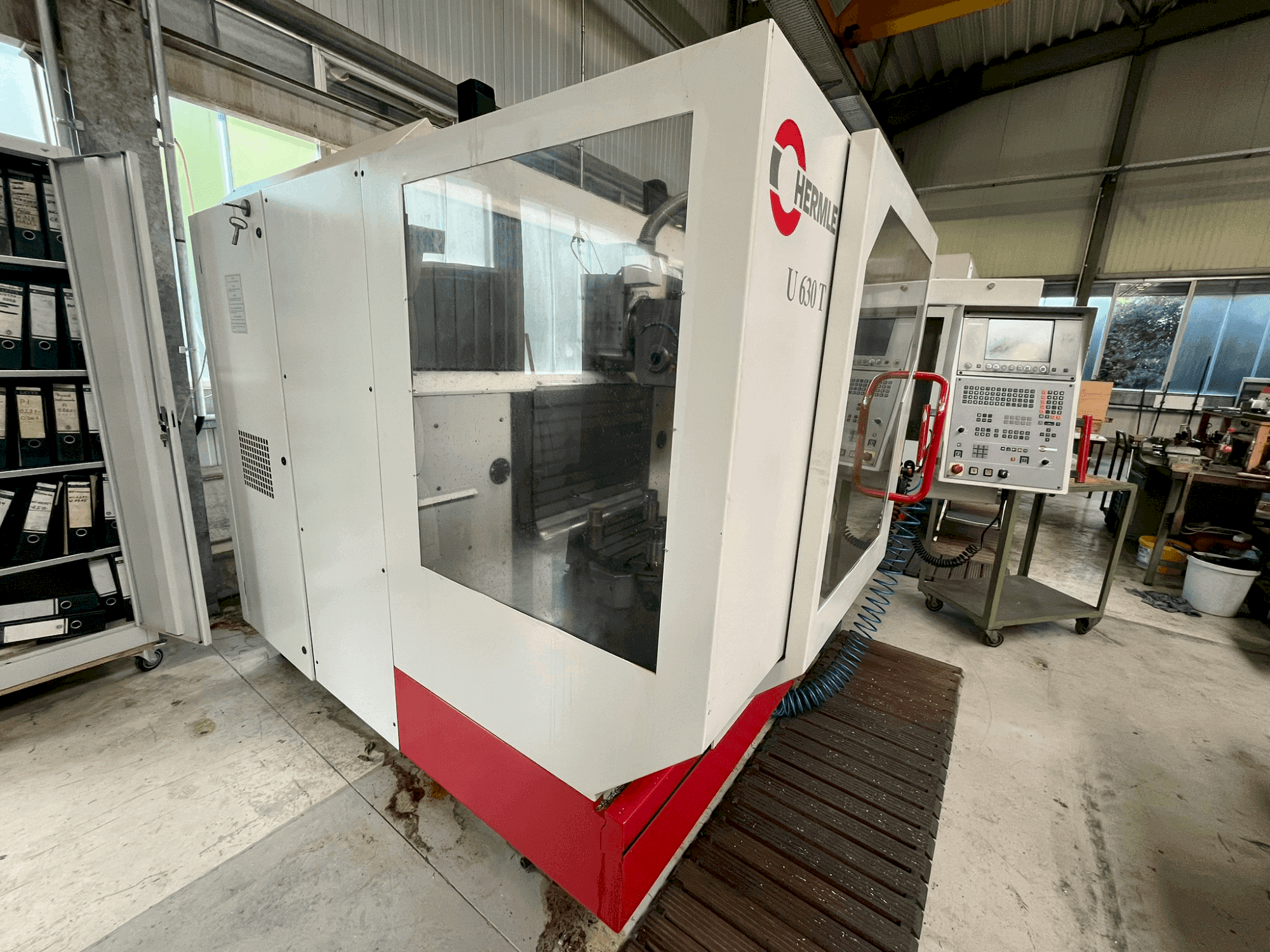 Front view of HERMLE U 630 T machine