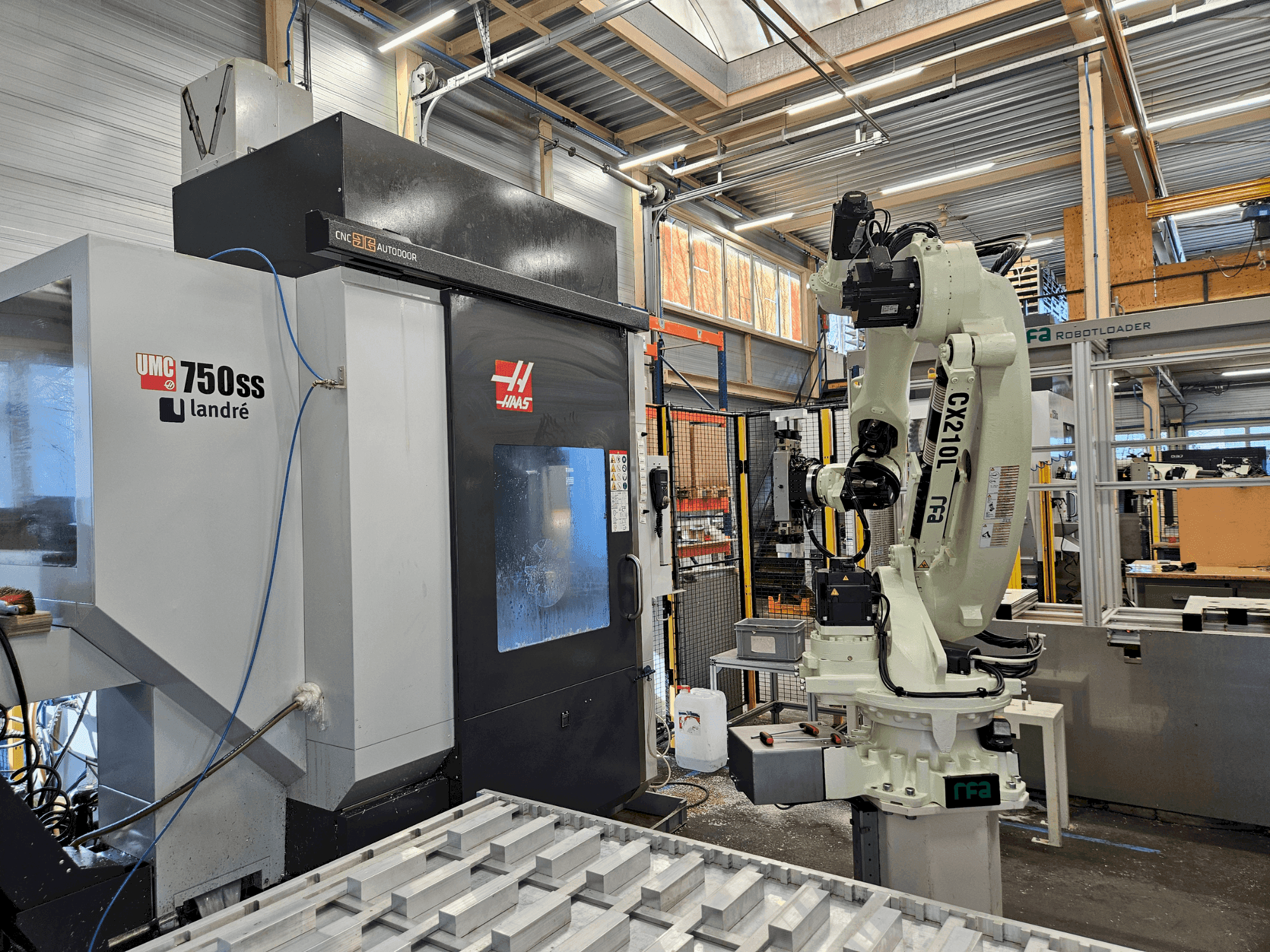 Front view of HAAS UMC-750SS machine