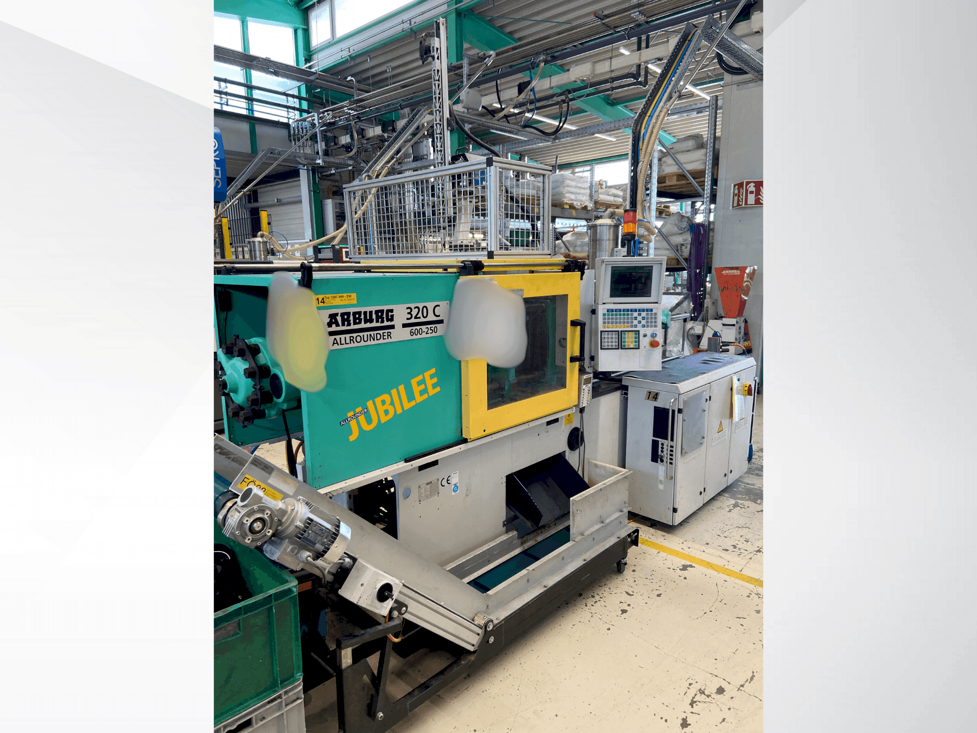 Front view of Arburg 320C 600-250 machine
